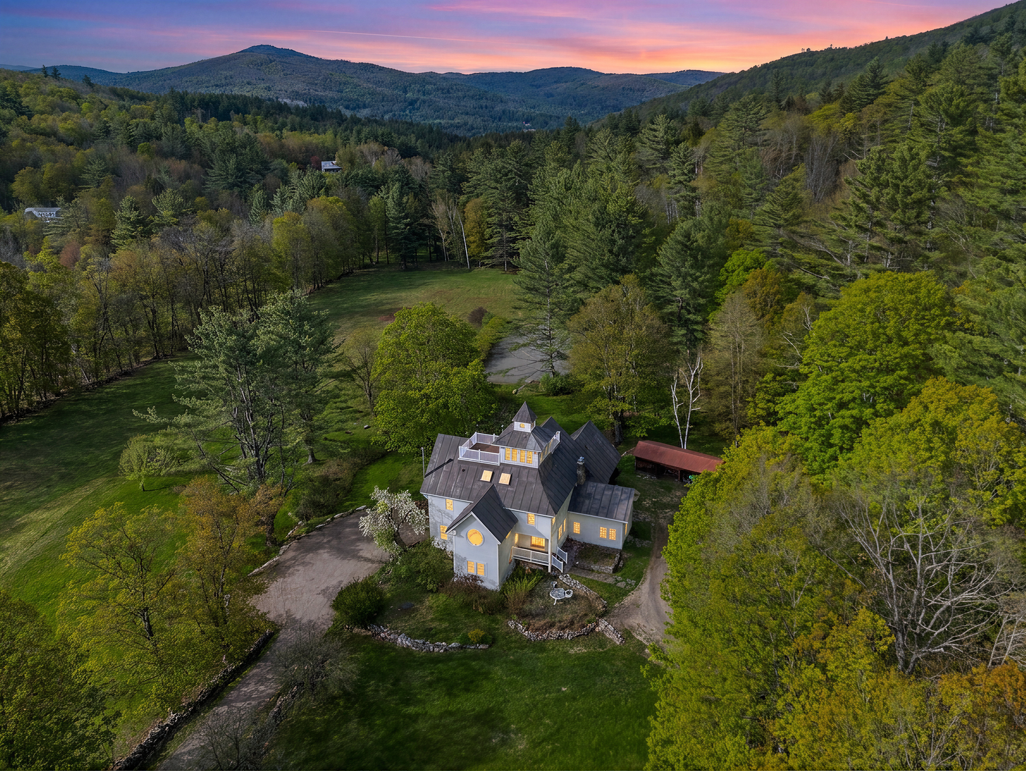 66 Hollow Road Woodstock VT 77 AI Twilight.png