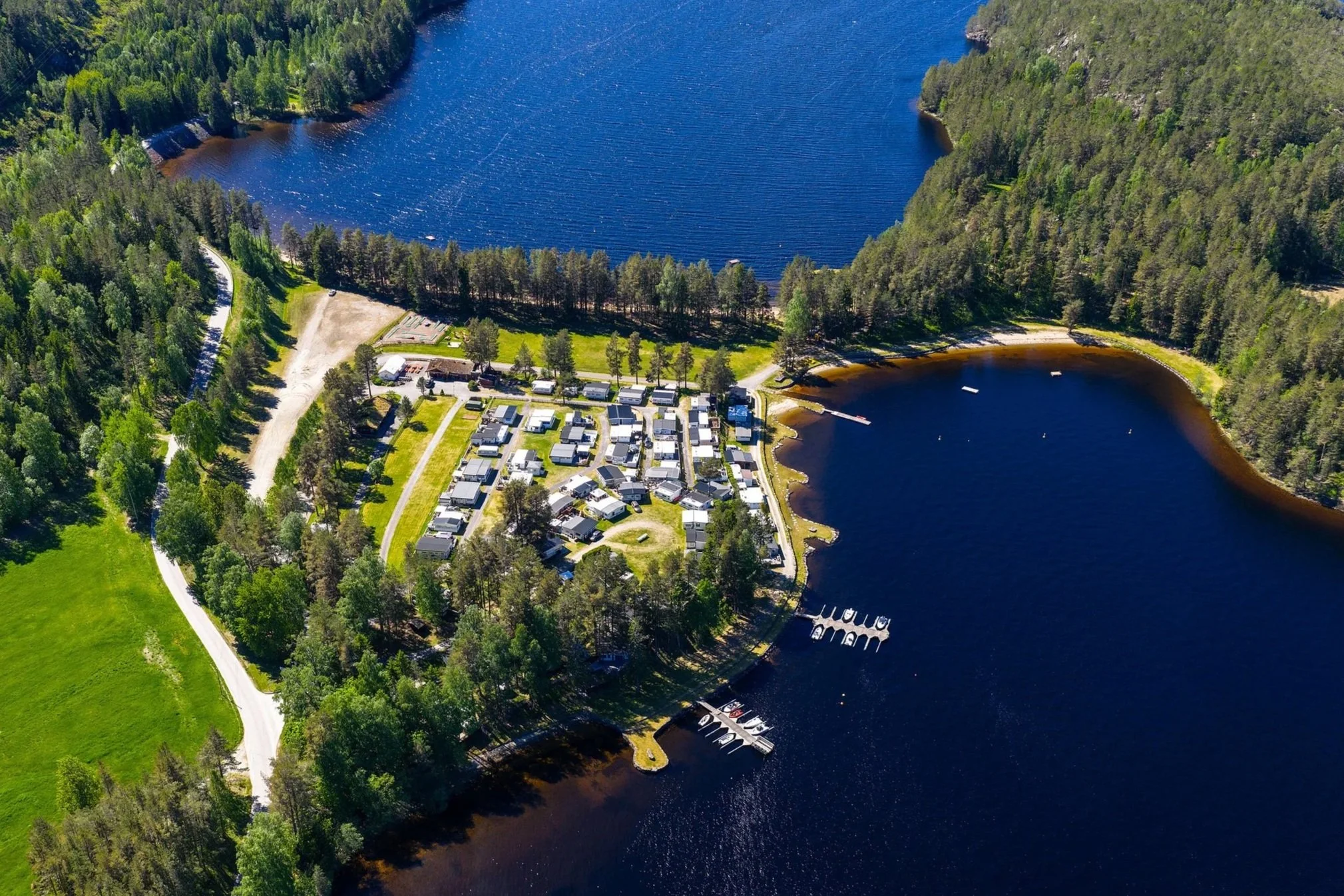 OVersiktsbilde av Telnessanden camping.
