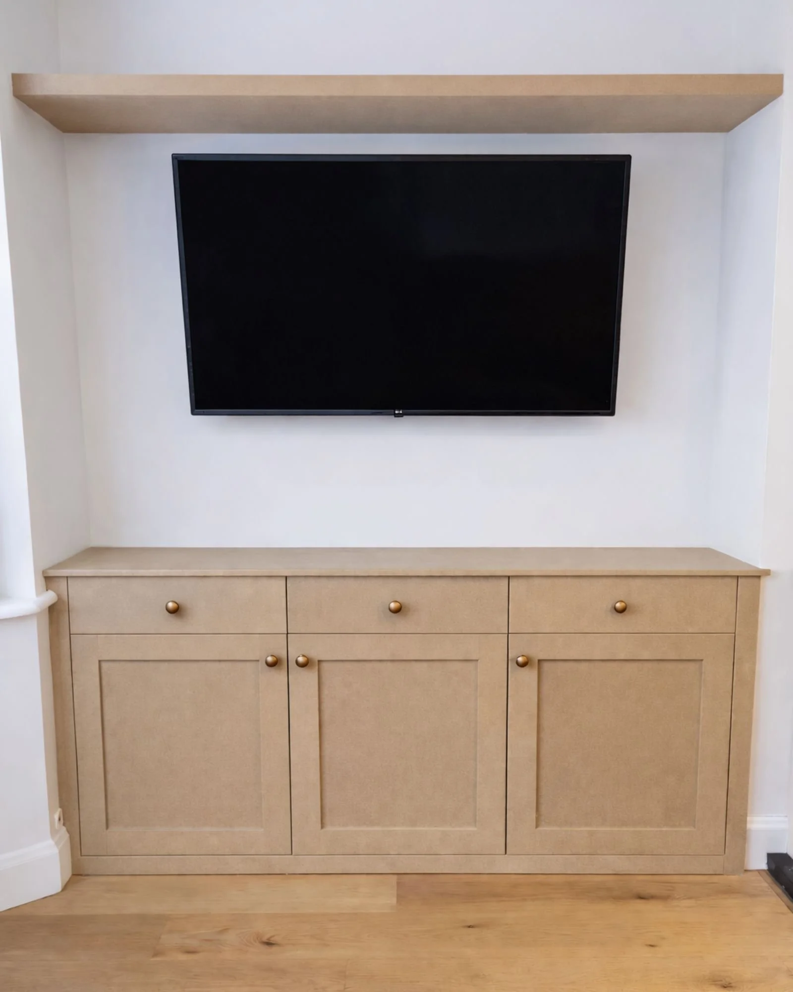 Built-in MDF cabinet with shelves