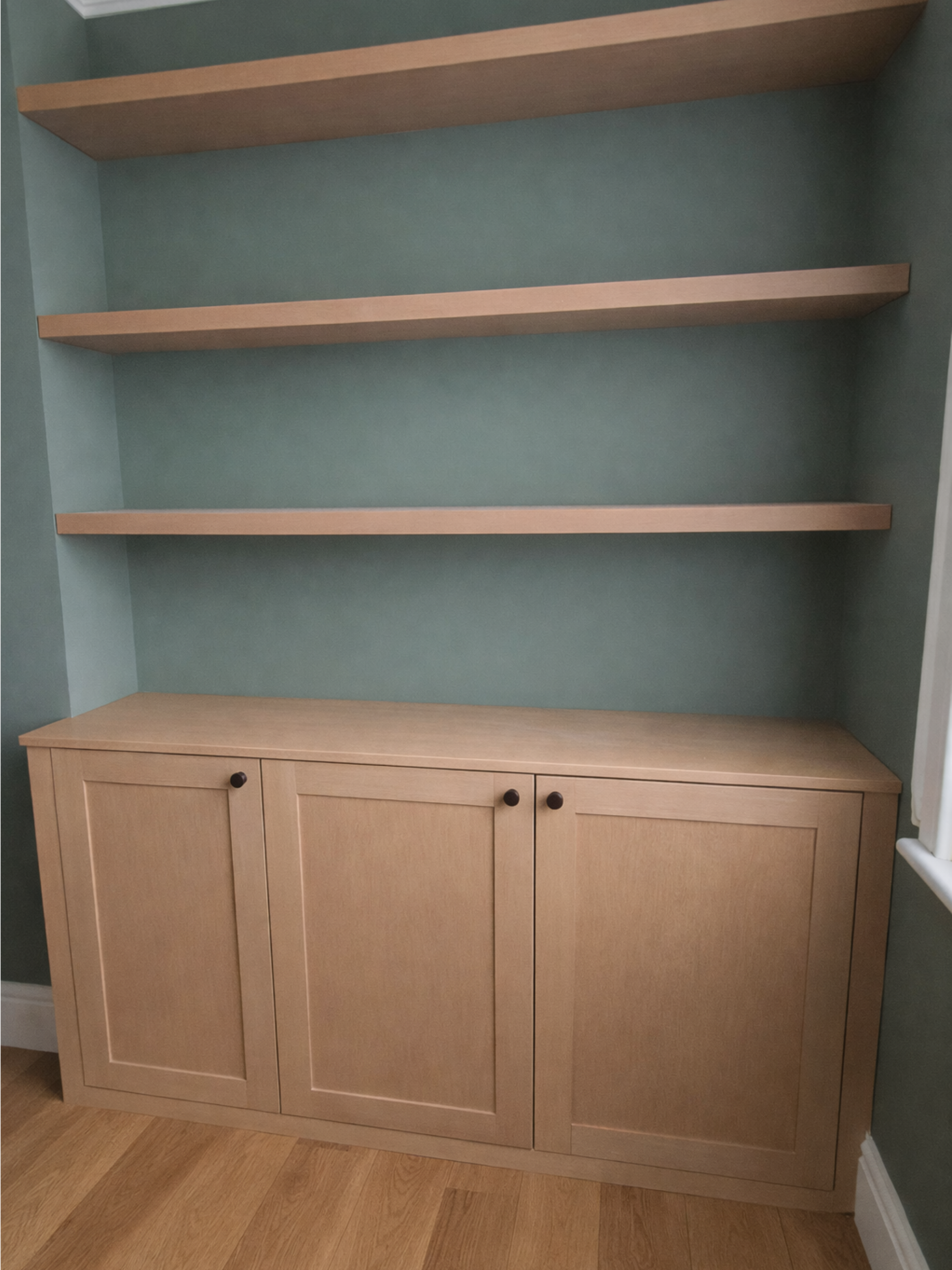 MDF  3-door cabinet/cupboard/ with shelves