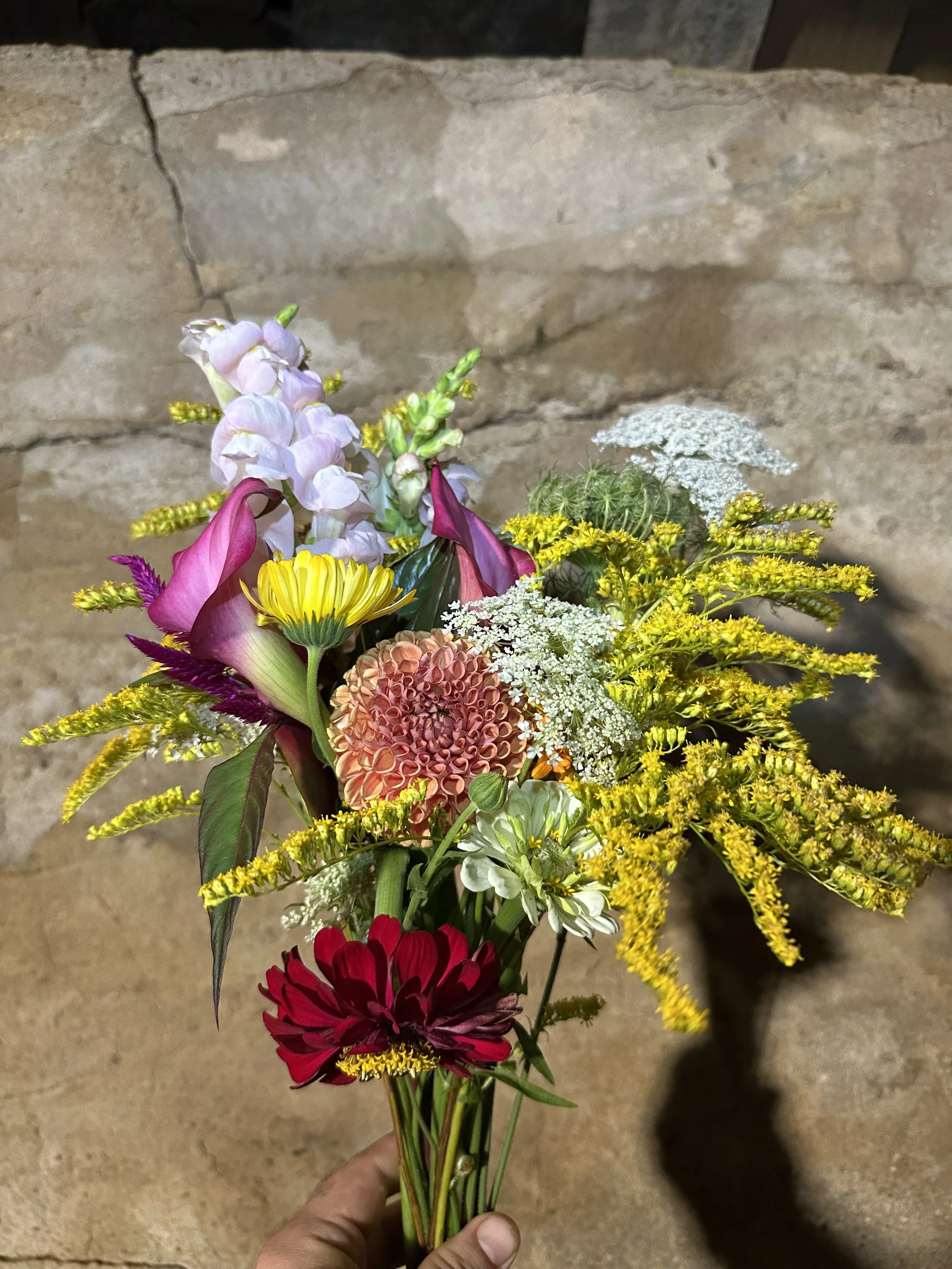 Sunday Dinner Bouquet - 22 stems