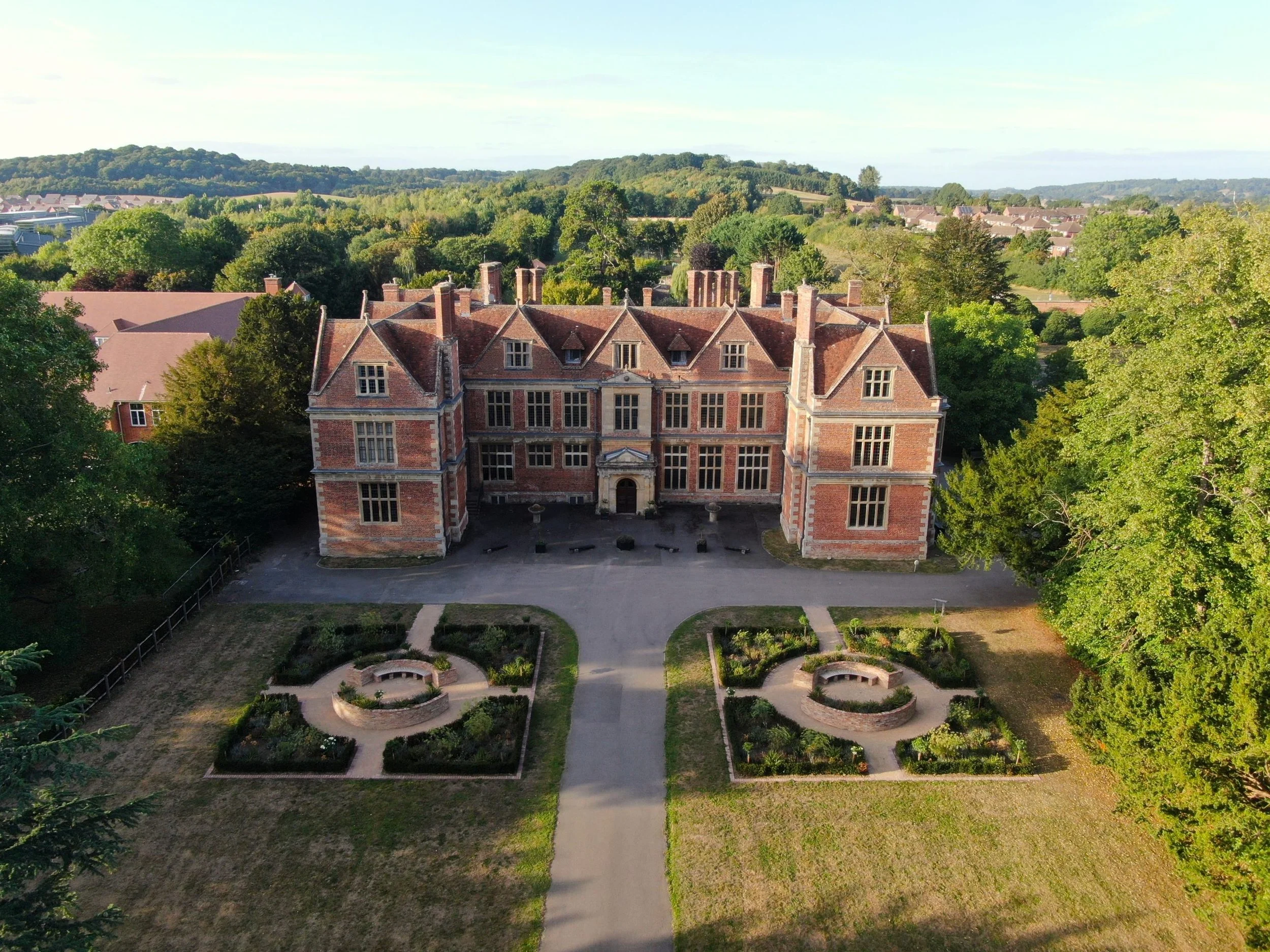 Shaw House, an Elizabethan Prodigy House