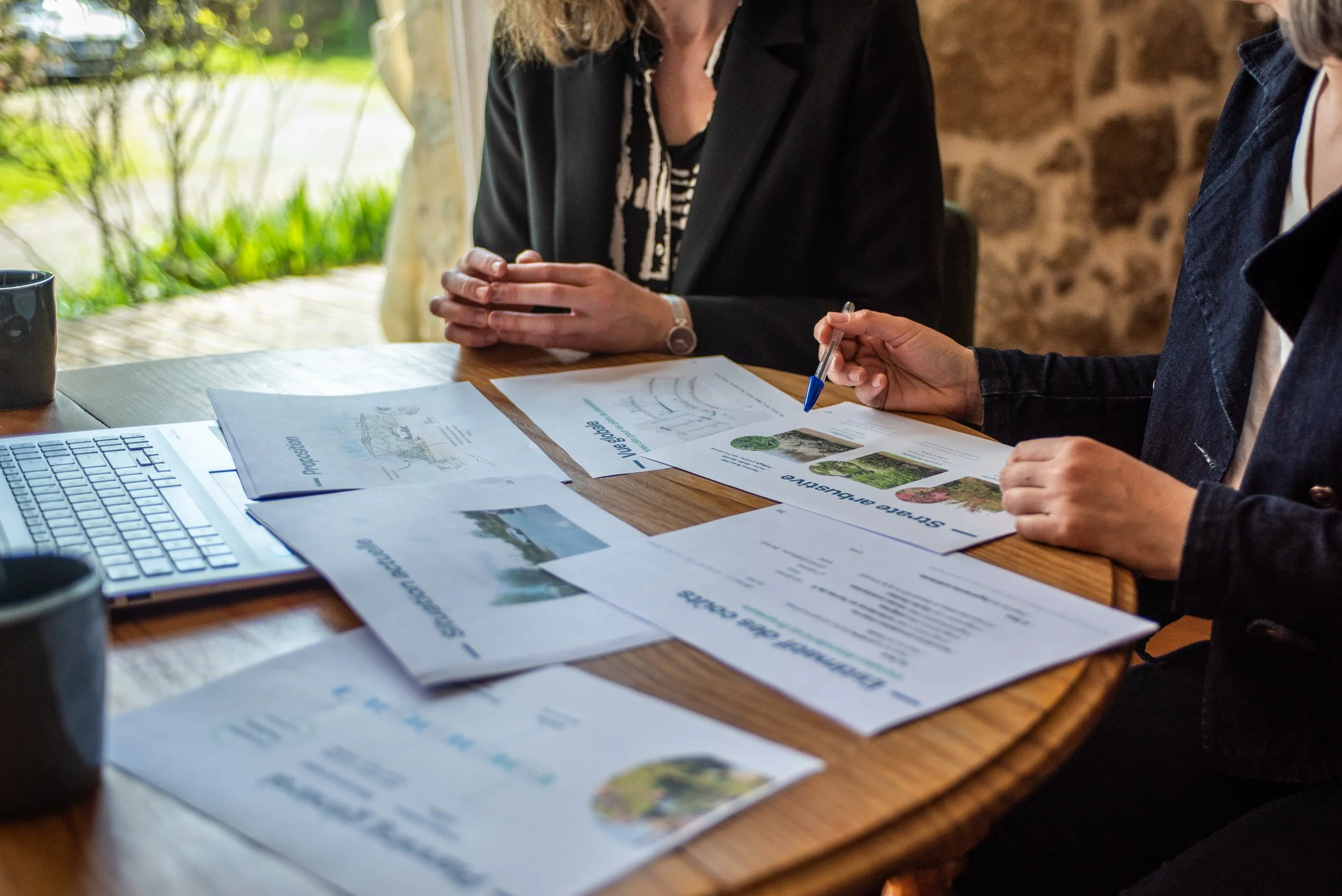 Massif fleuri en entreprise – biodiversité et qualité paysagère