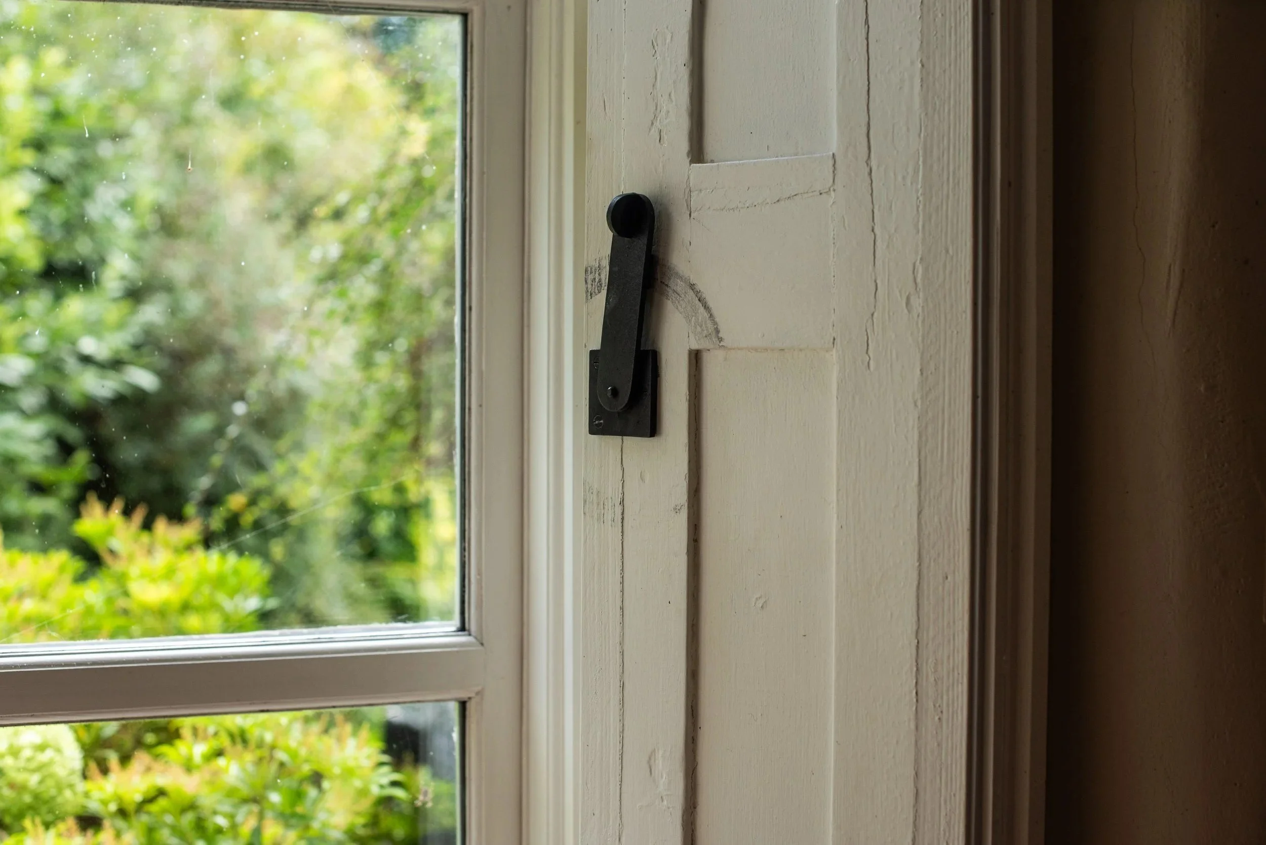 fig-reclaimed-shutters-latch.jpg