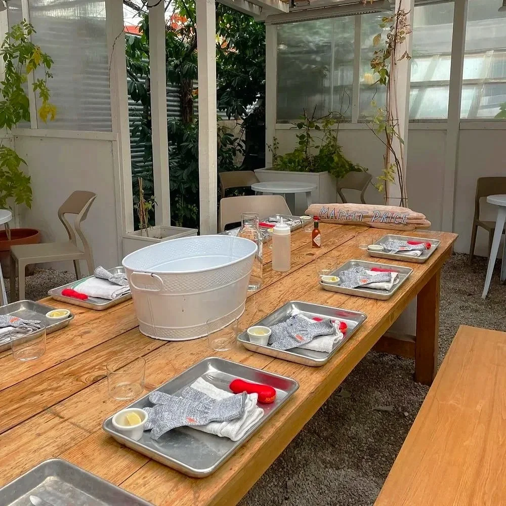Shucking Class at Plus de Vin 10/24