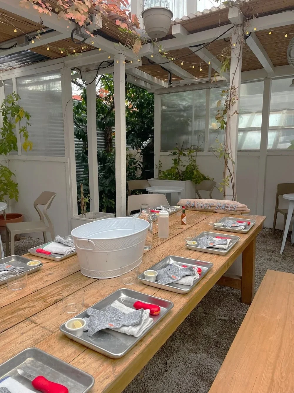 Shucking Class at Plus De Vin 6/27