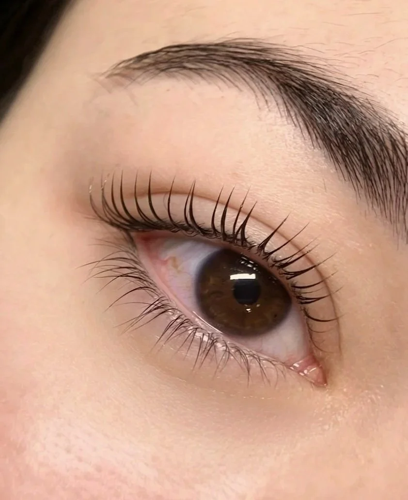 Close-up of naturally lifted lashes featuring a soft, elegant curl achieved through a Korean lash lift.