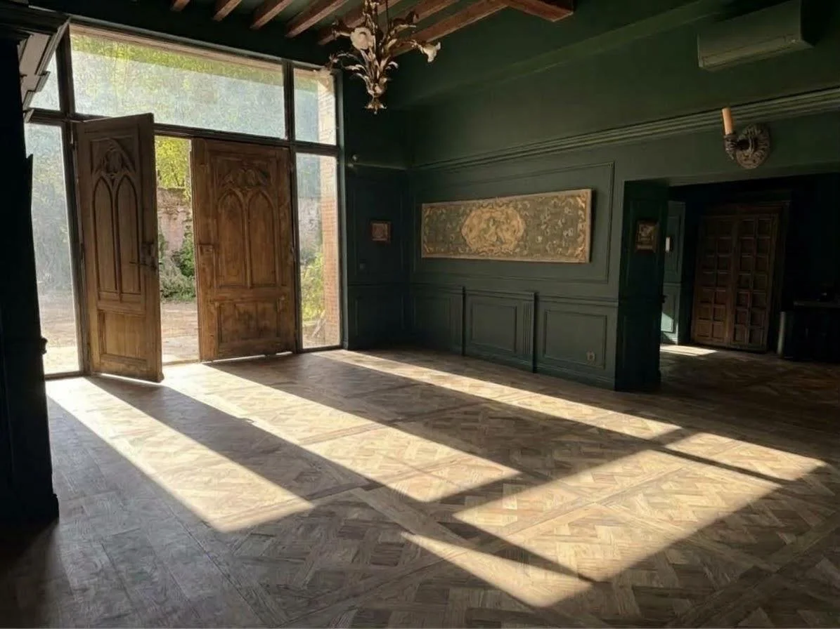 Salle de réunion esprit cottage anglais disponible à la location pour réunions, journée d'étude, formation ou évènements