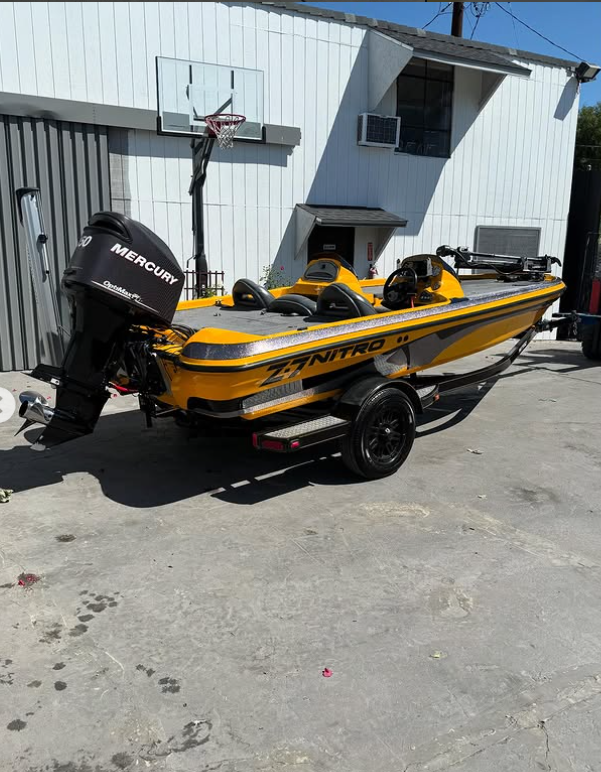 Bass boat gelcoat repair in Stockton by Sergio's Boat Spa