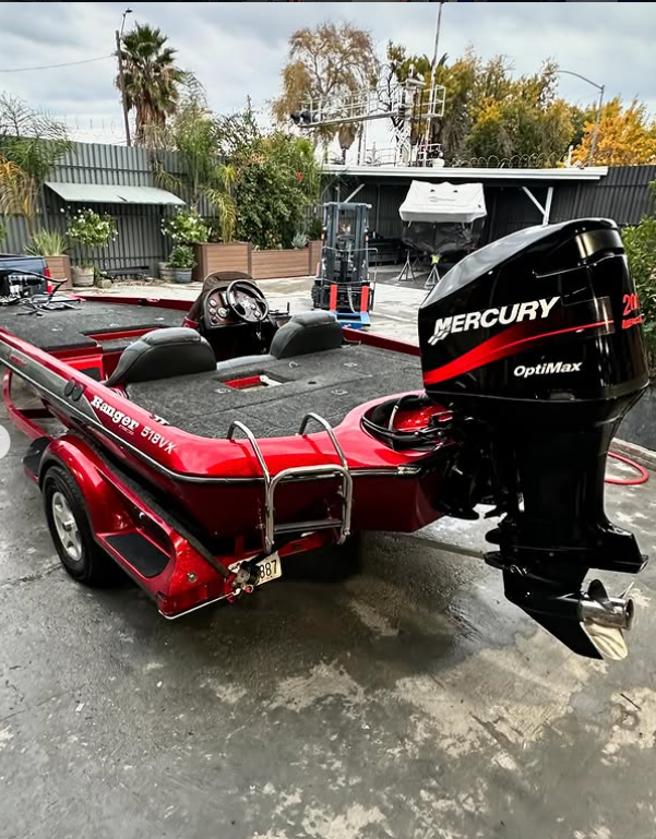 Bass boat gelcoat repair in Stockton by Sergio's Boat Spa