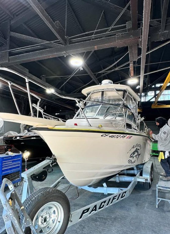 Fiberglass repair Stockton, CA. by Sergio's Boat Spa the best boat repair shop.