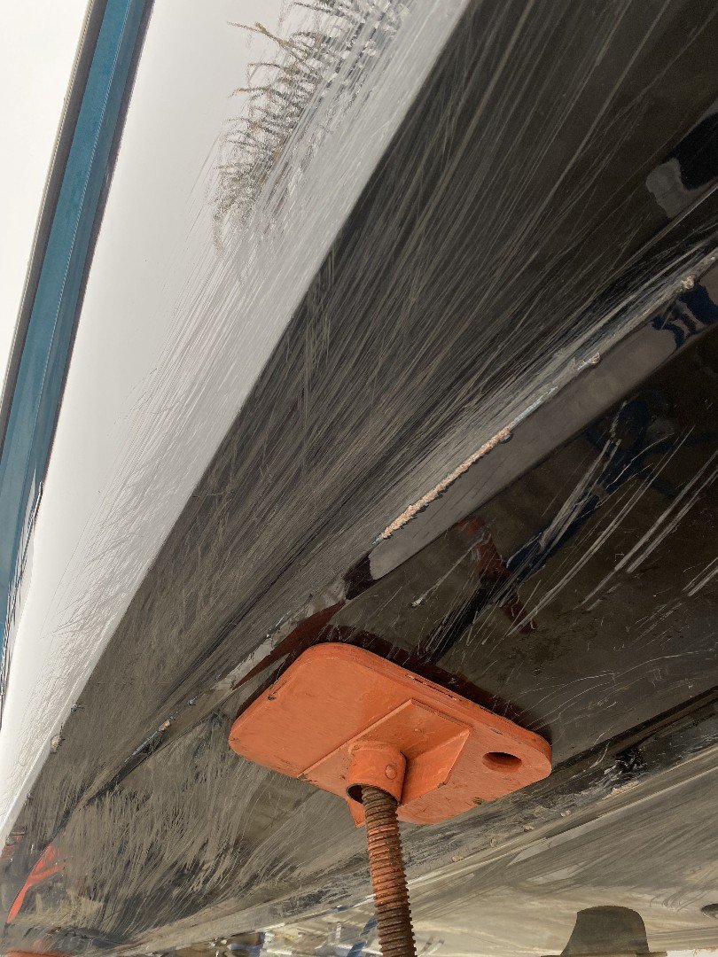 Boat restored after fiberglass and gelcoat repair at Village West Marina in Stockton by Sergio's Boat Spa
