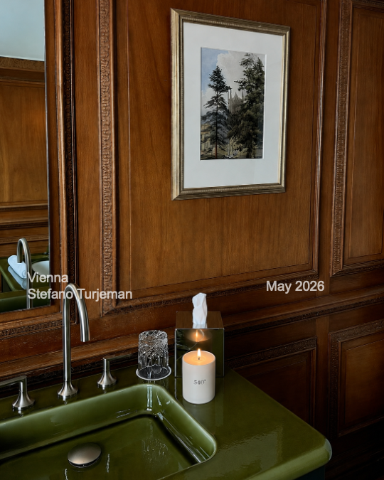 In-Situ-540°-Atmpspheric-Object-Artisanal-Candle-Roam.Editions-Luxury-Candle-11.png