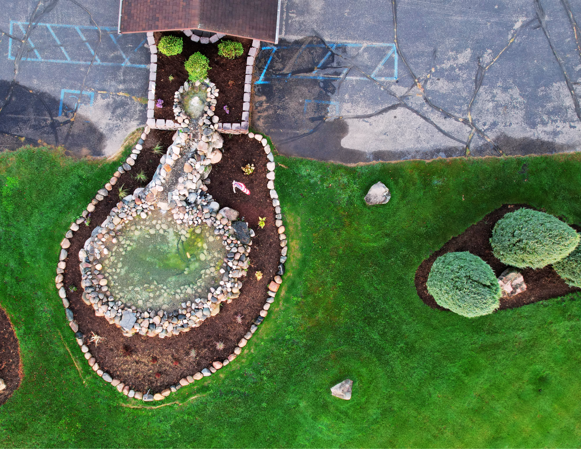 Pond Feature | Boulder Edge | Mulch Beds