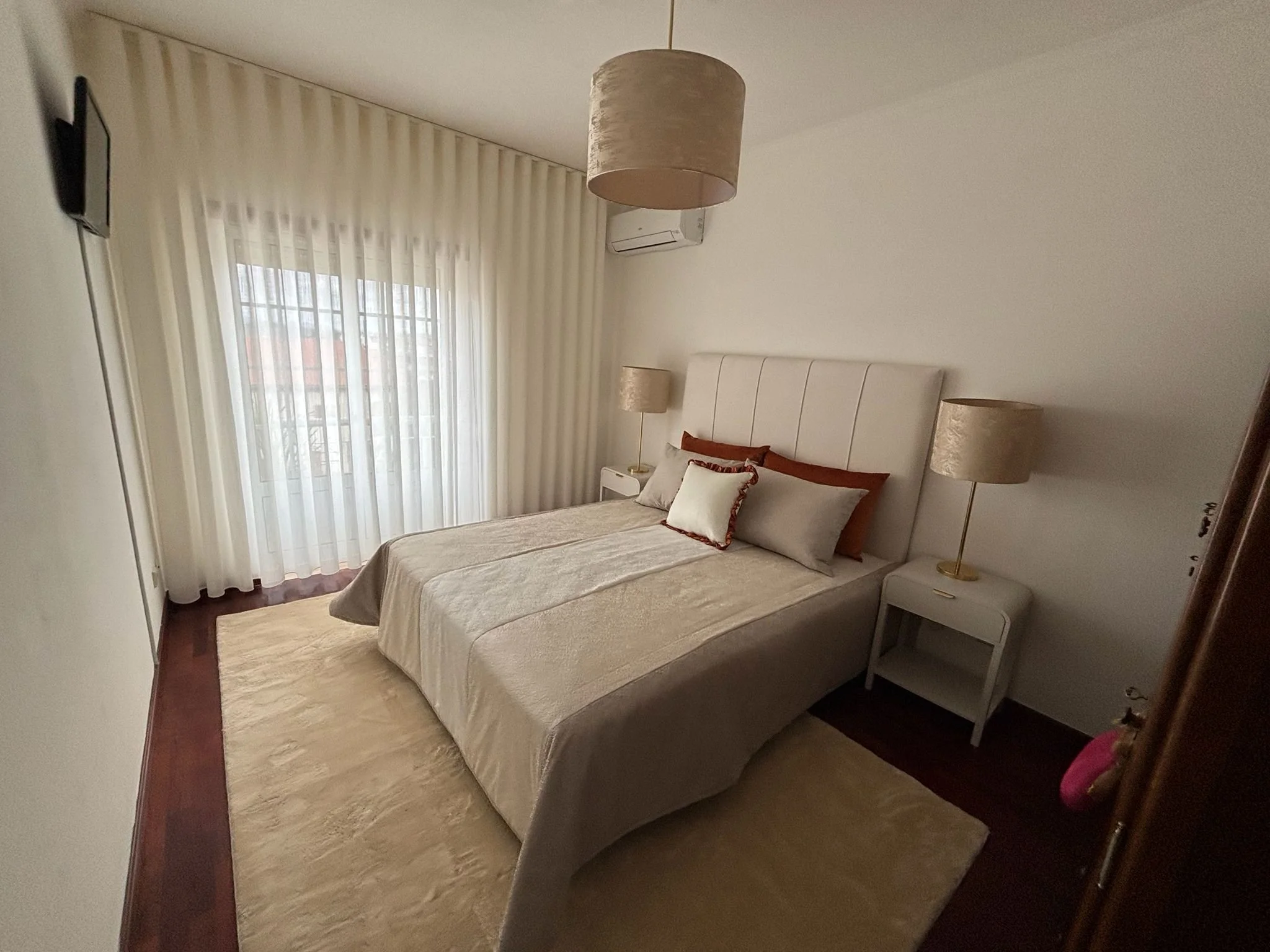 Cortinado com sistema de calha (efeito onda)