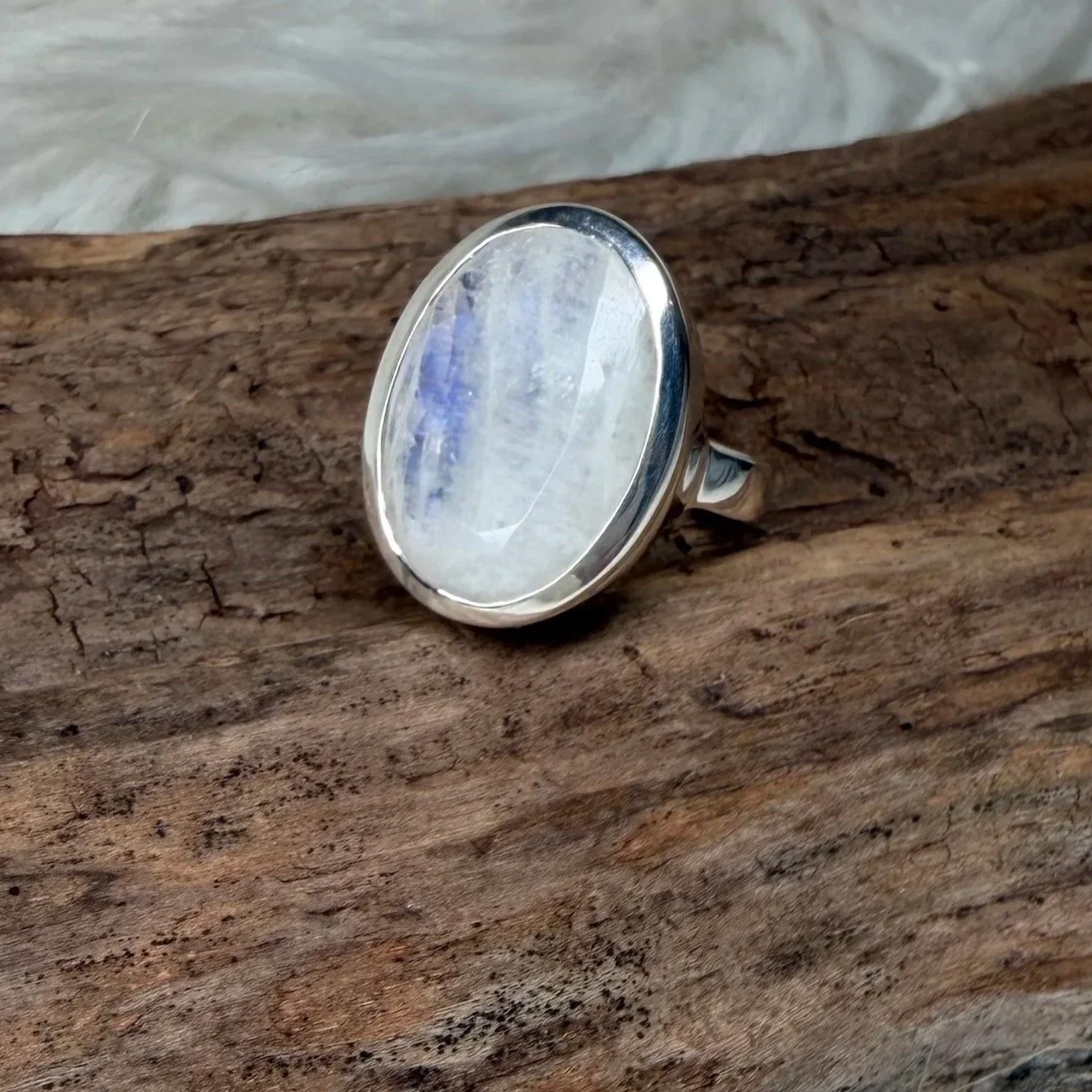 Luna Oval Ring
