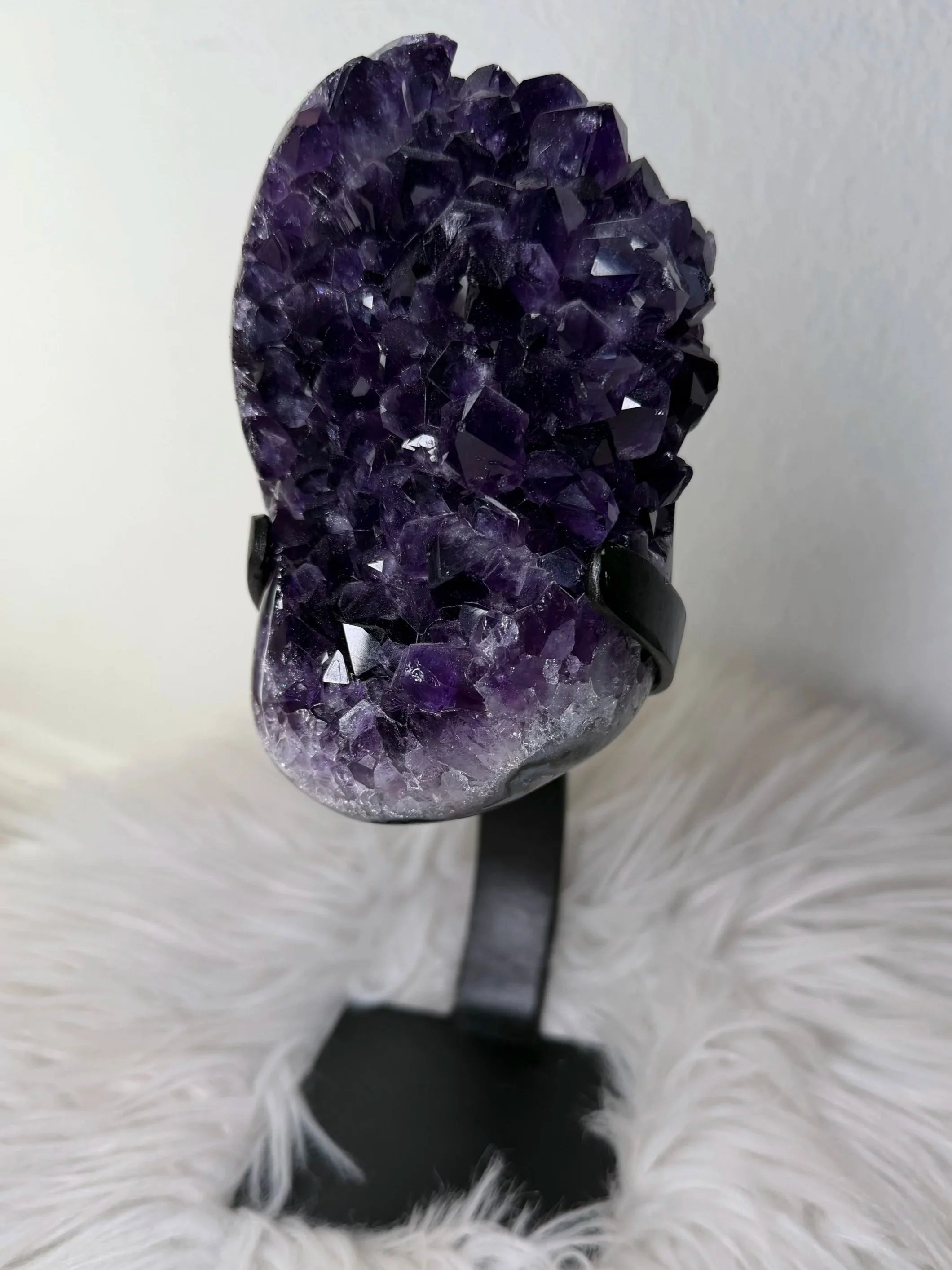 Amethyst-Druse auf Ständer