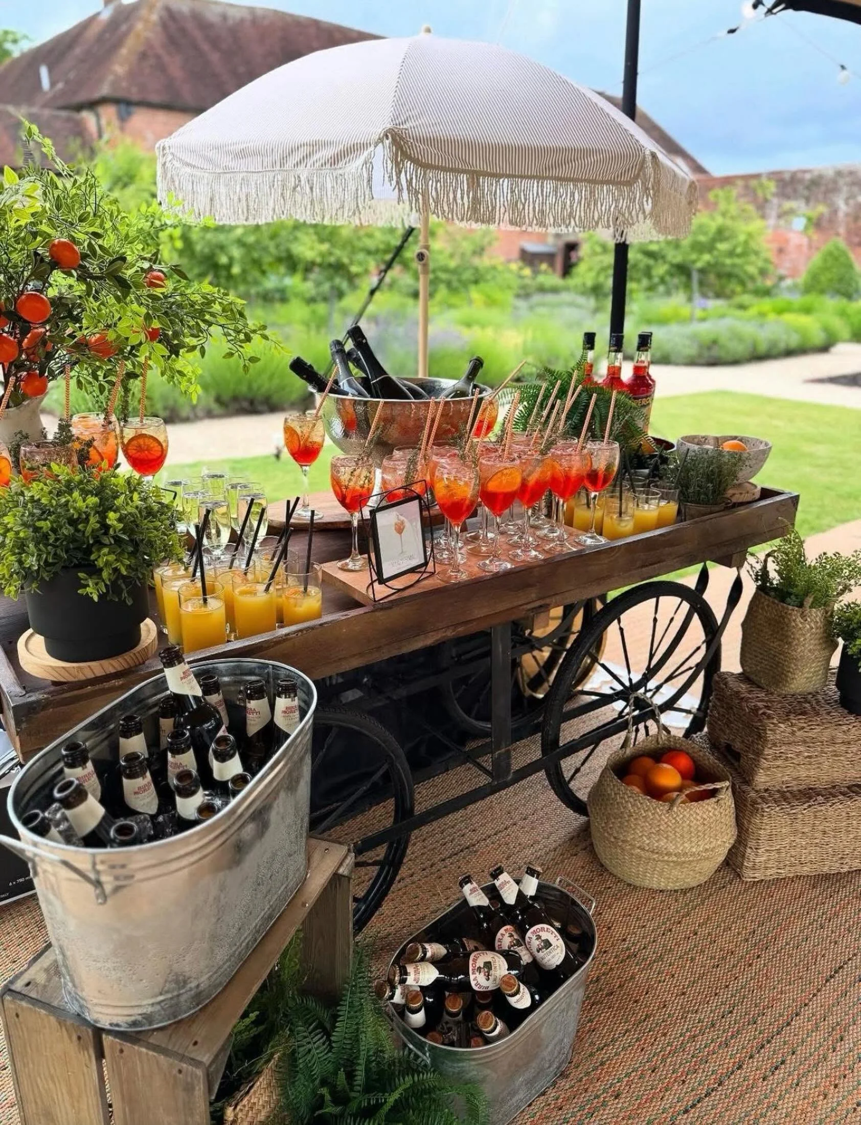 Cocktail Hour Perfection | Fresh botanicals, dehydrated citrus wheels, and edible gold flakes in polished marble or brass bowls to create an elevated guest experience 🍋🌿 
#wedding #cocktailhour #summerbride #weddingday #fy
