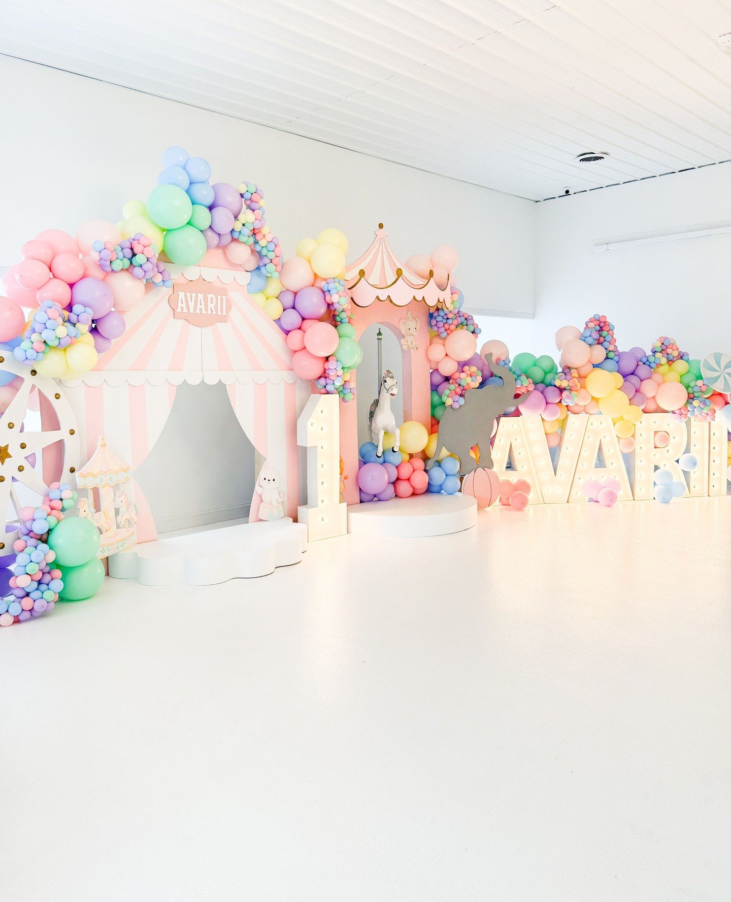 Light up your next event 💗⁠
⁠
Kristin of Alpha Lit Delaware offers stunning marquee letters and numbers that instantly elevate any celebration.⁠
⁠
The perfect statement piece for unforgettable moments ✨⁠
⁠
📲 Follow her: @alphalitdelaware⁠
⁠
#Suppor