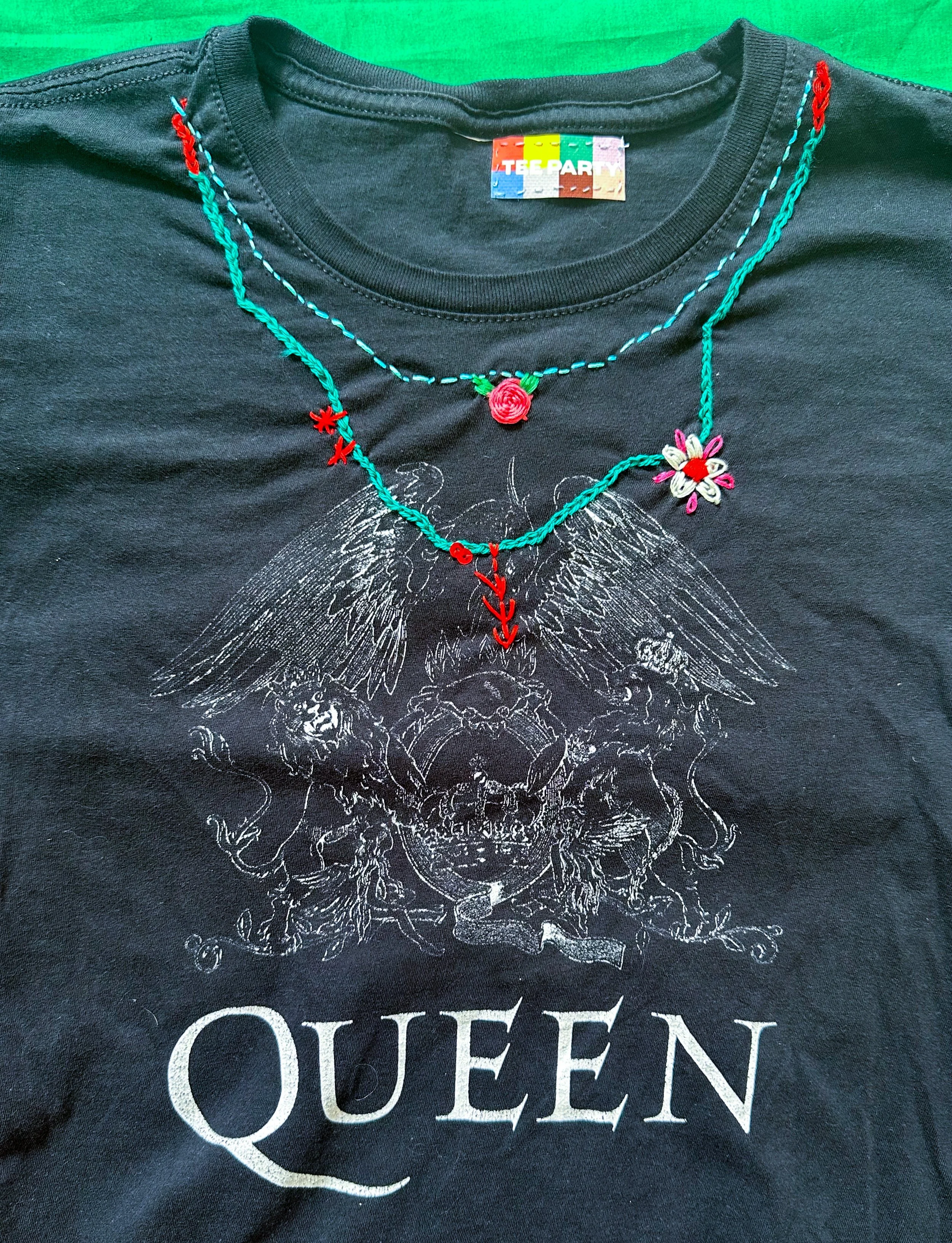 Queen Tee