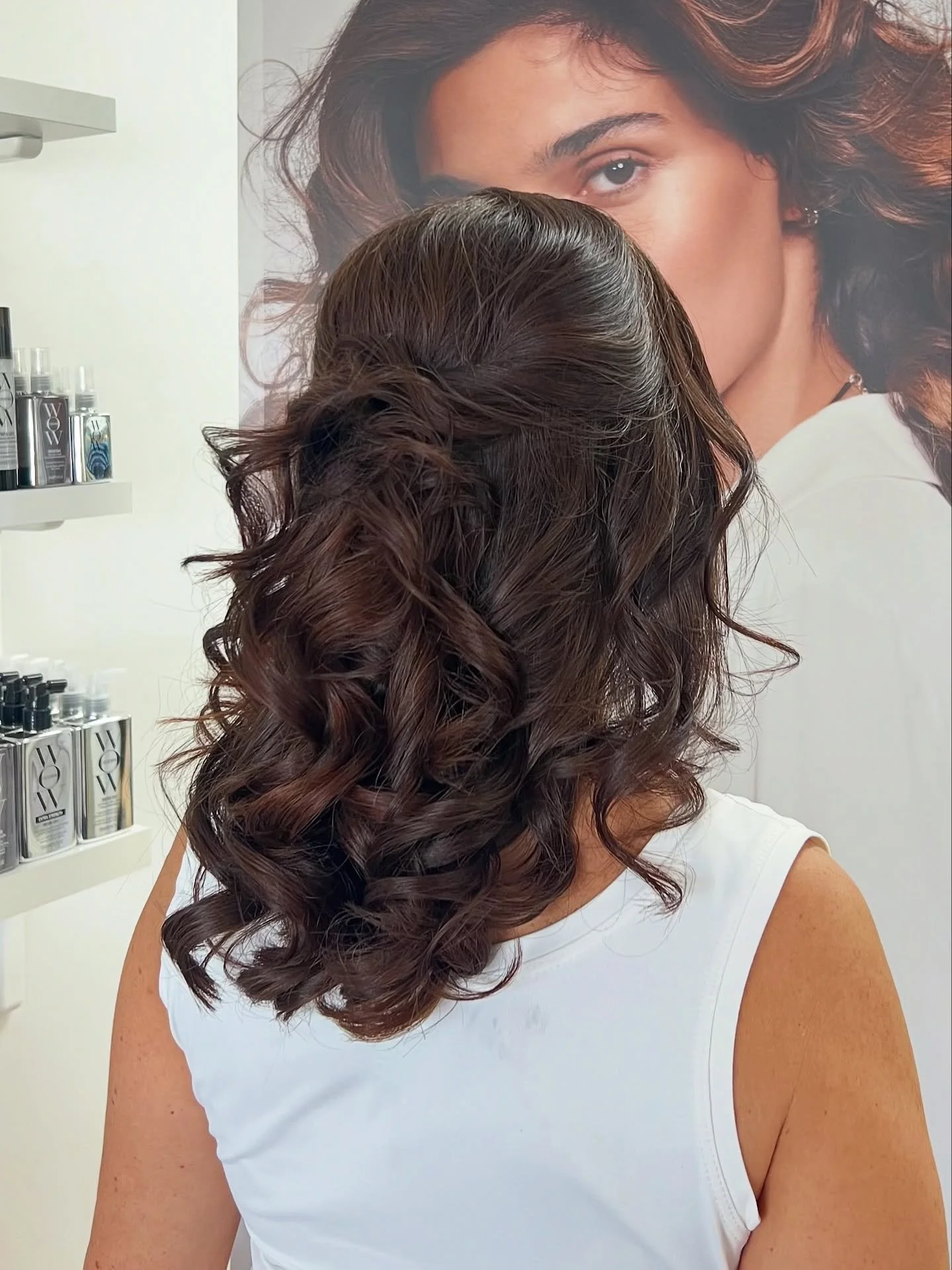 An effortlessly beautiful half-up, half-down style. Perfect for weddings, graduations, or a fun night out with friends ✨

Stylist: Alyssa 💞

#boyntonbeach #boynton #palmbeachhairstylist