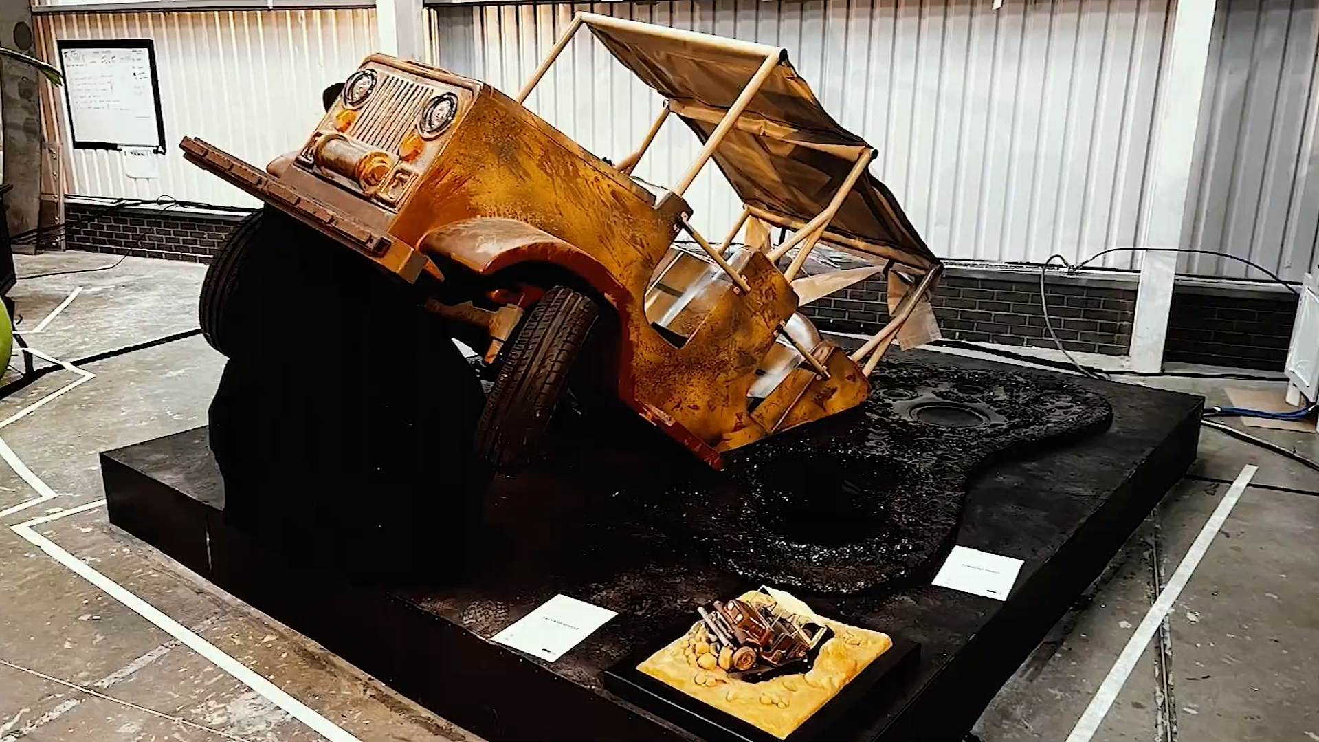 Sinking Jeep - Six Flags