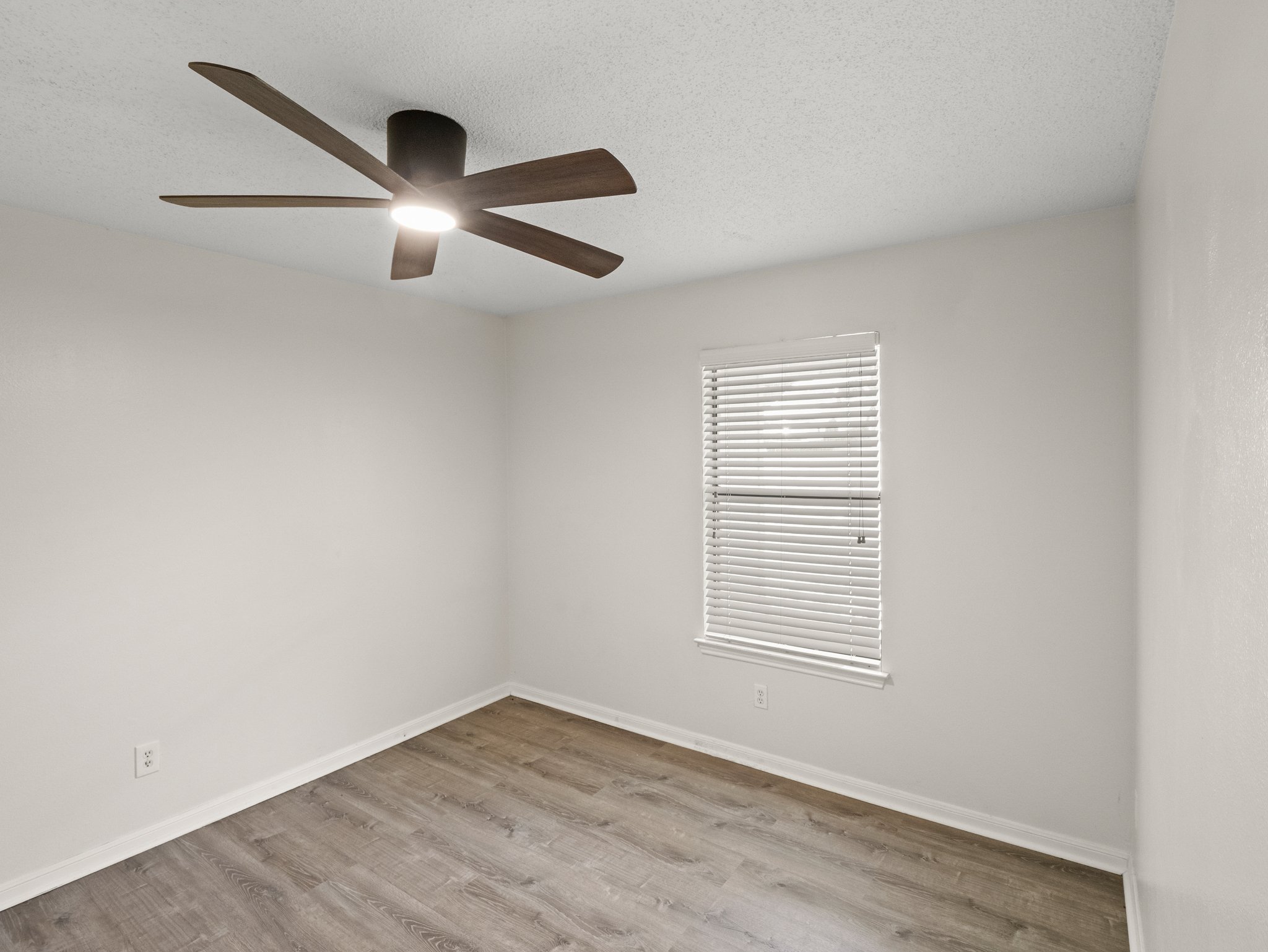 18507 E Lake Terrace Jonestown 8.jpg