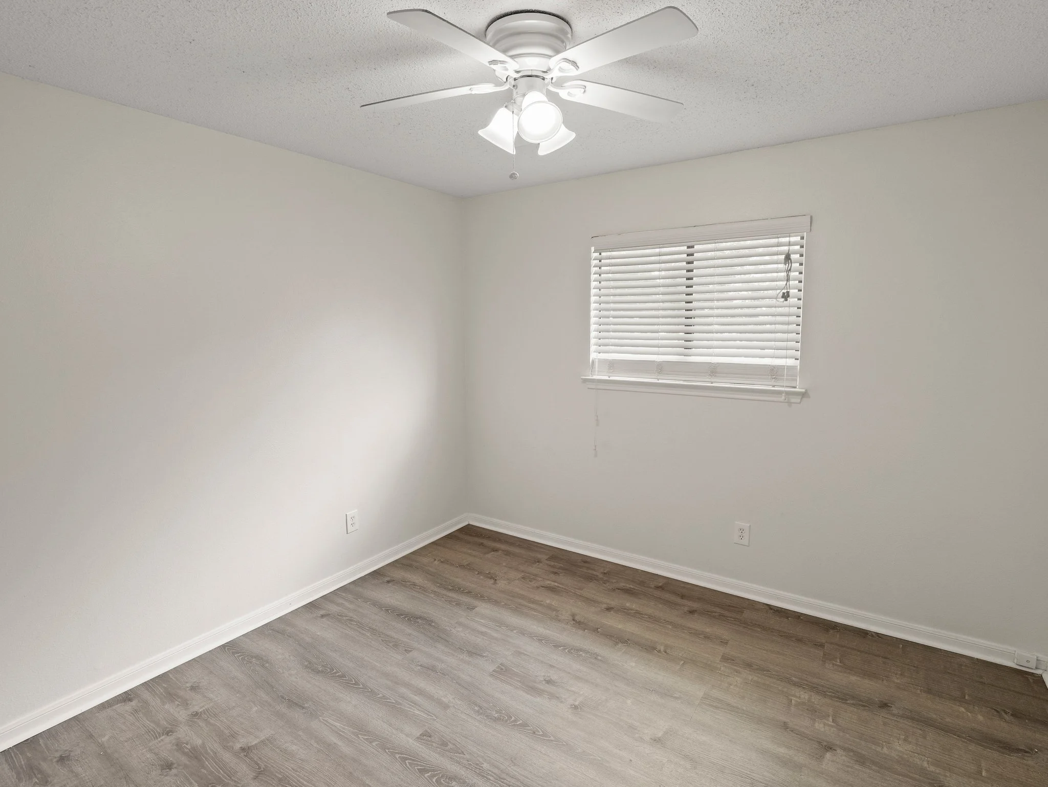 18507 E Lake Terrace Jonestown 11.jpg