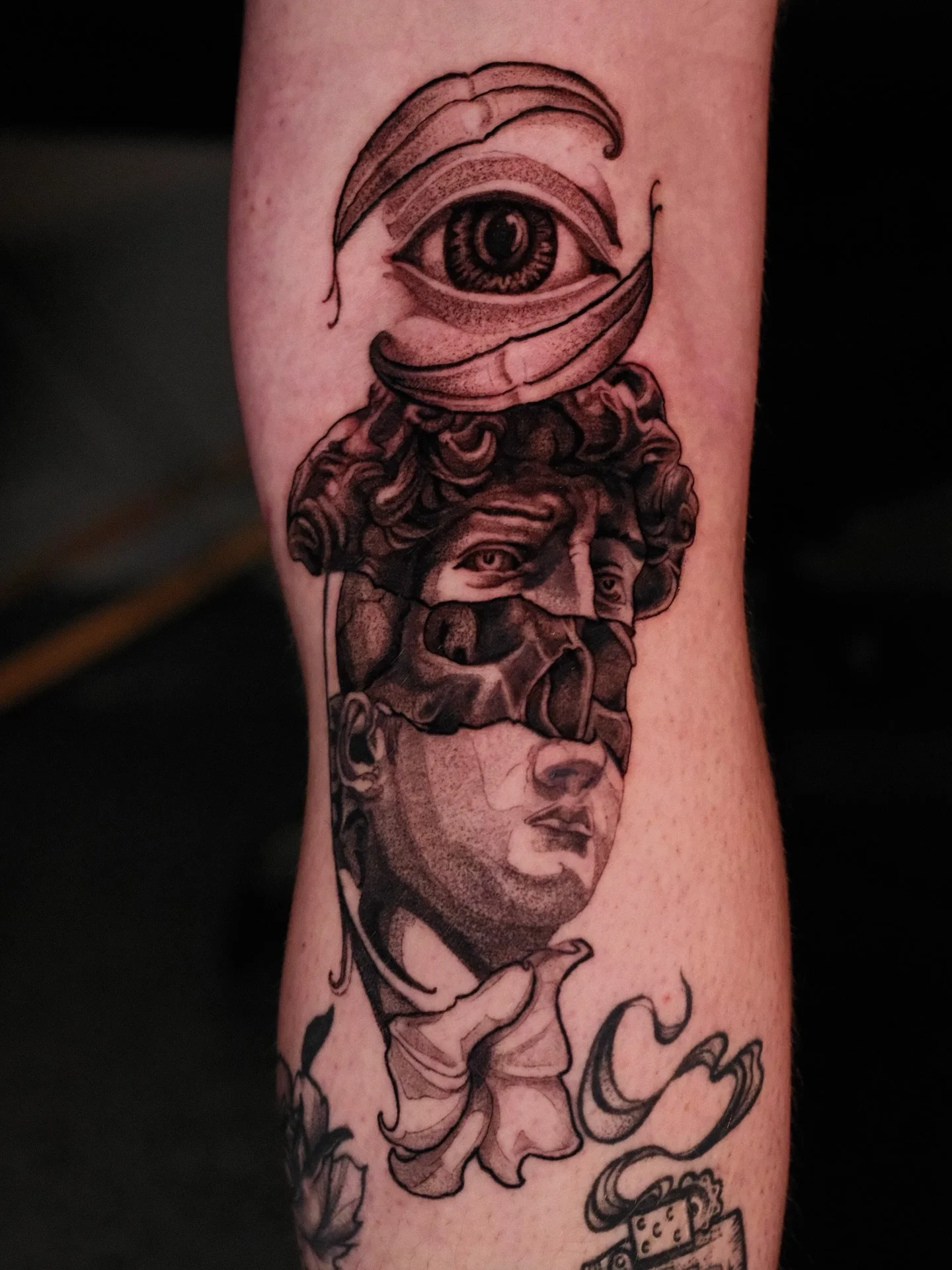 I finished up this work in progress the other day! The bottom half is 2 weeks healed and some of the photos are parts of the progression! I love doing pieces like this! 
Fun piece for an awesome client! 

Booking through DM or Email!