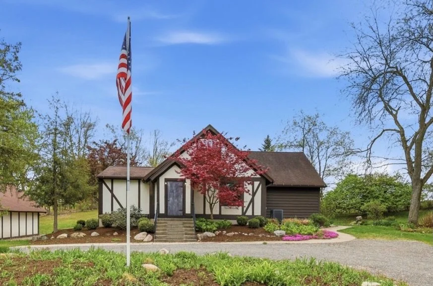an English Tudor inspired retreat on over 2.5 acres in Rockford 😍 How is this still available?!

I am drooling over this house. The dreamiest setting, prime location, &amp; SO much character!

Comment &ldquo;giles&rdquo; &amp; I&rsquo;ll send you al