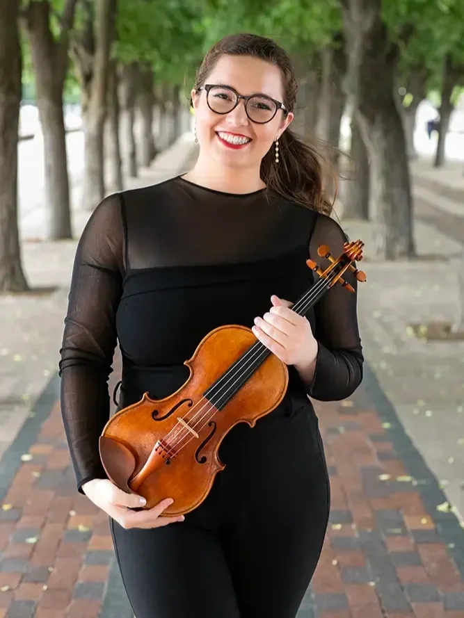 Maya Lynn plays a Bingen Violin with Calla Duo and at Boston University.