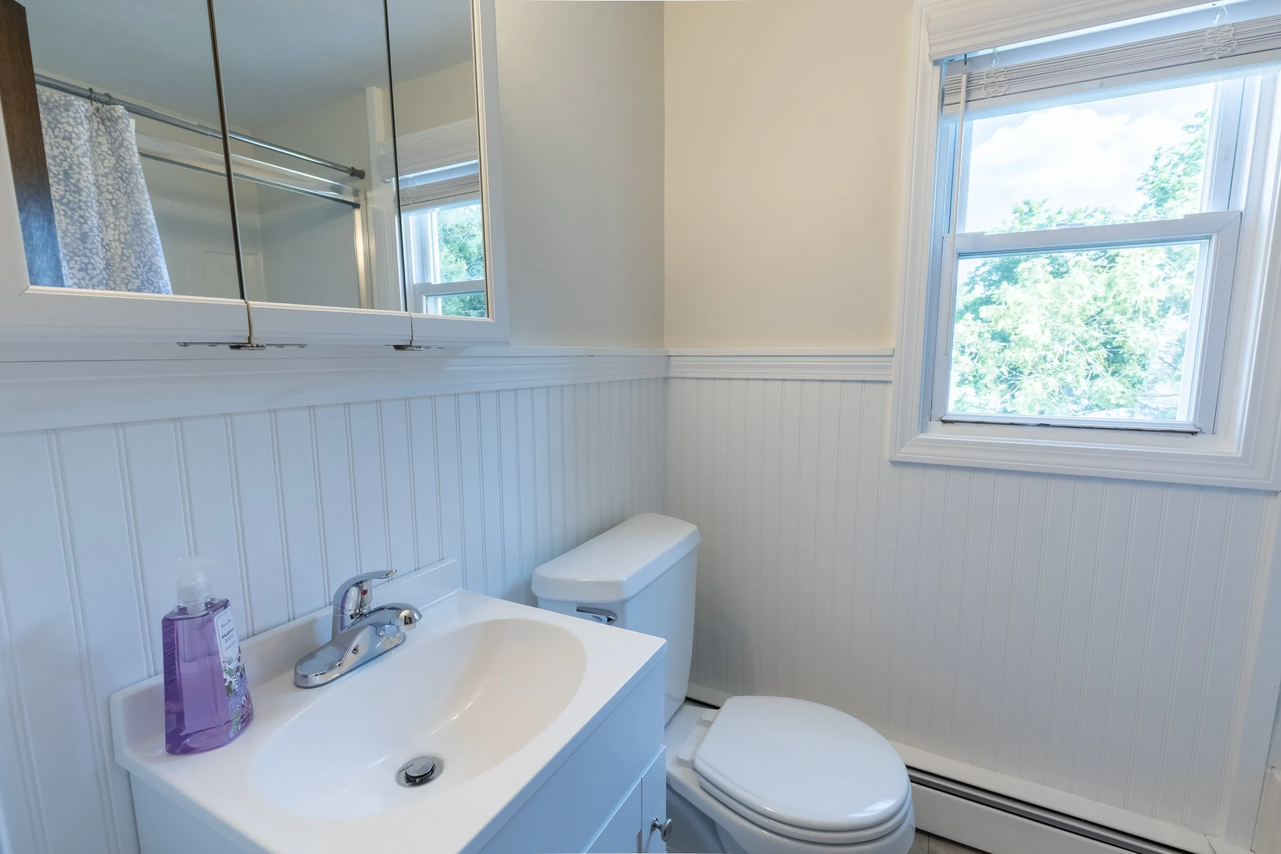 bathroom_1.jpg