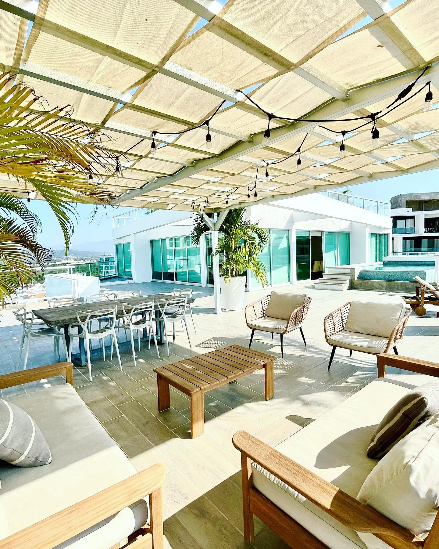 Low season prices, in Vacation Rental. Incredible Penthouse with private pool facing the sea in Aria Ocean Nuevo Vallarta ❇️ Large terrace
❇️Private pool
❇️ 4 rooms
❇️ 6 beds
❇️ 3 bathrooms
❇️12 people
❇️ fully equipped
❇️ Air conditioning,
❇️ Wi-Fi,