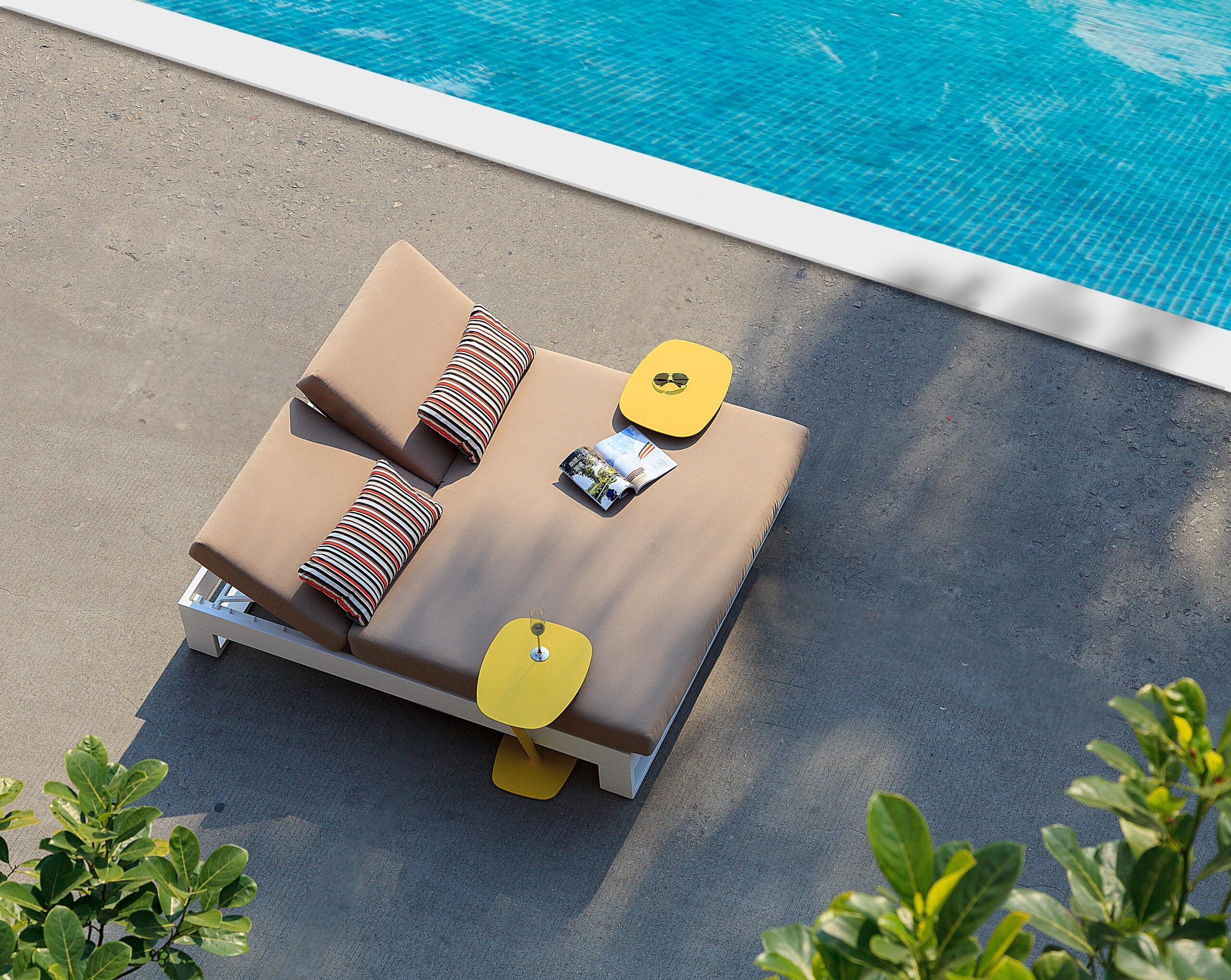 palm-beach-sunlounger-double-with-elevated-platform-base-1-2-scaled-1.jpg