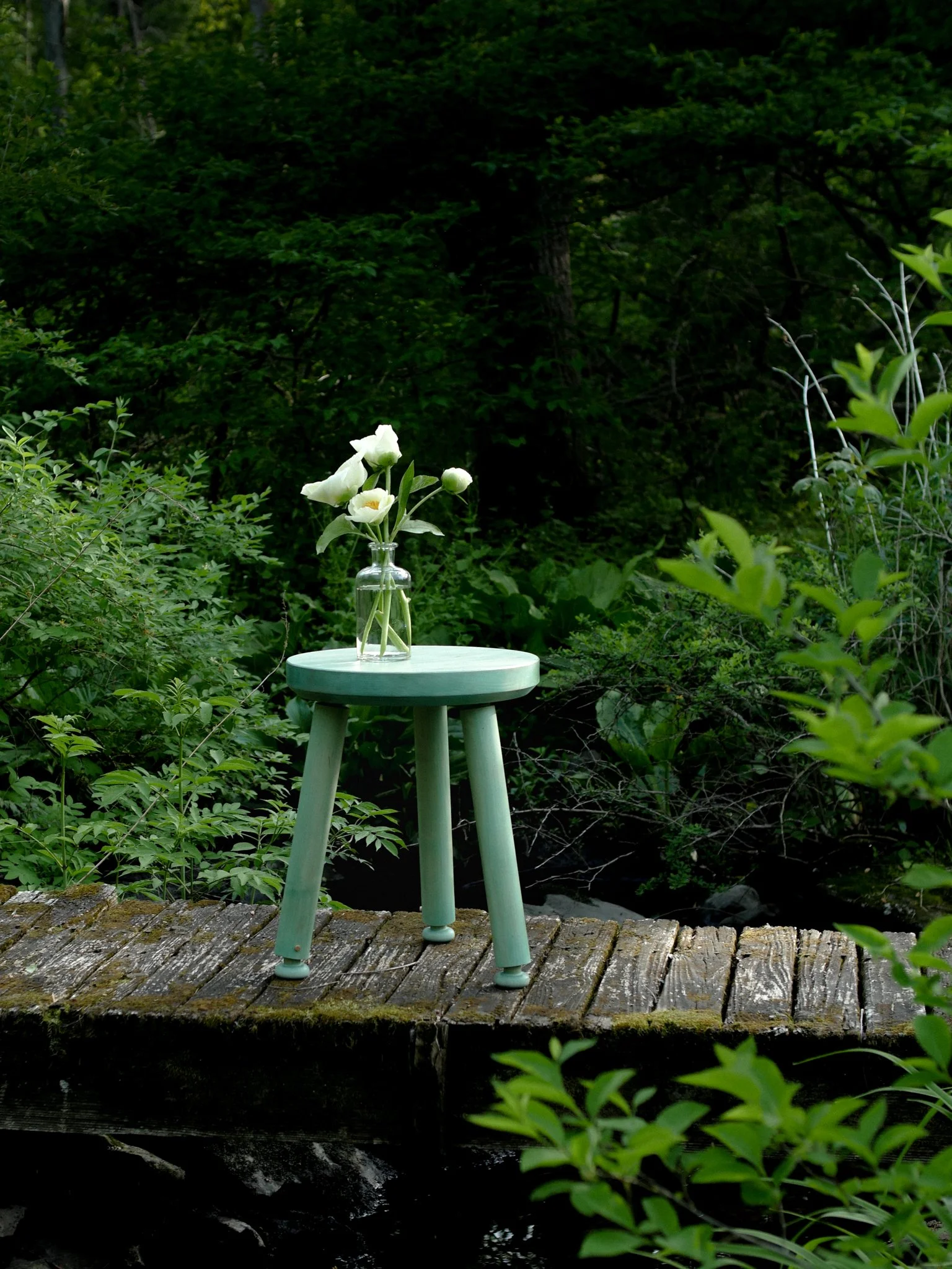 green table-bridge-flower.jpg