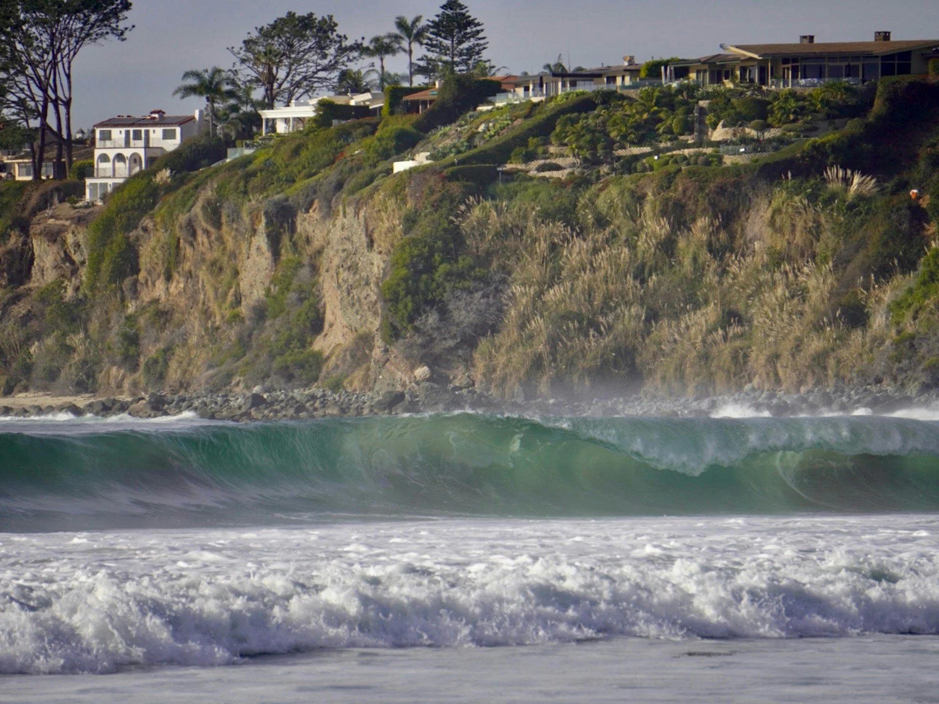 Beack properties on the bluff of Dana Point with waves in the foreground
