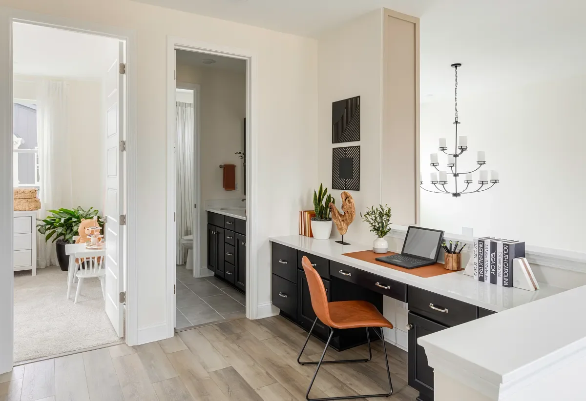 Lucere_501_Catena_Loft_Desk.webp