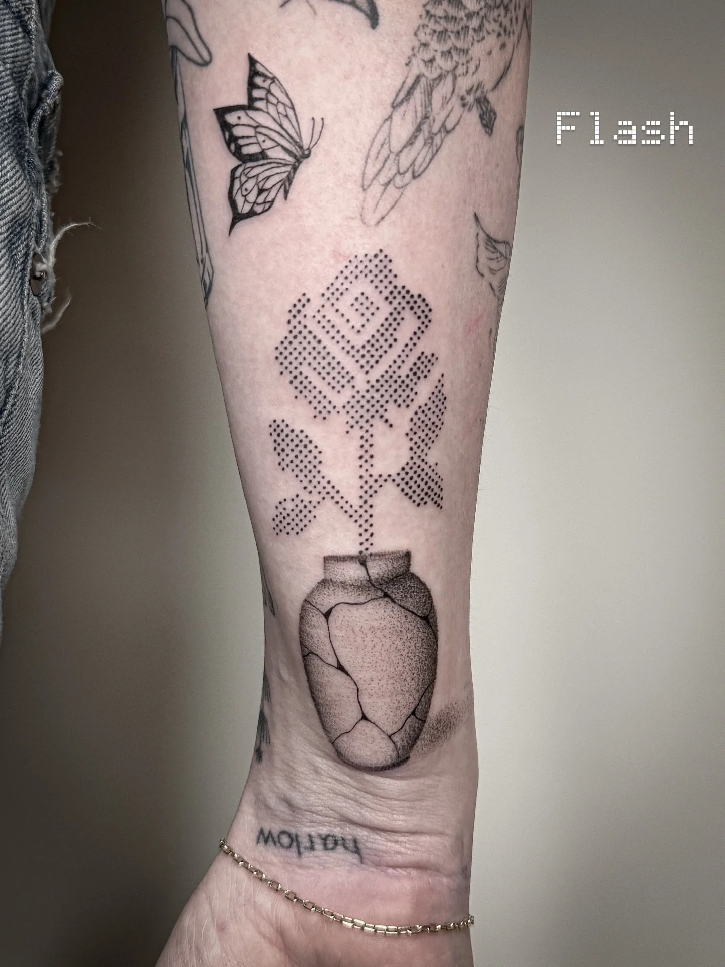 Flash + free mini flash combos from last week! Made at @twicerabbittattoo 
 
I also wanted to answer a couple of common questions about the promo!

⭐️&ldquo;If I book 2 flash designs, do I get 2 free minis?&rdquo;⭐️
Short answer - YES! However, since