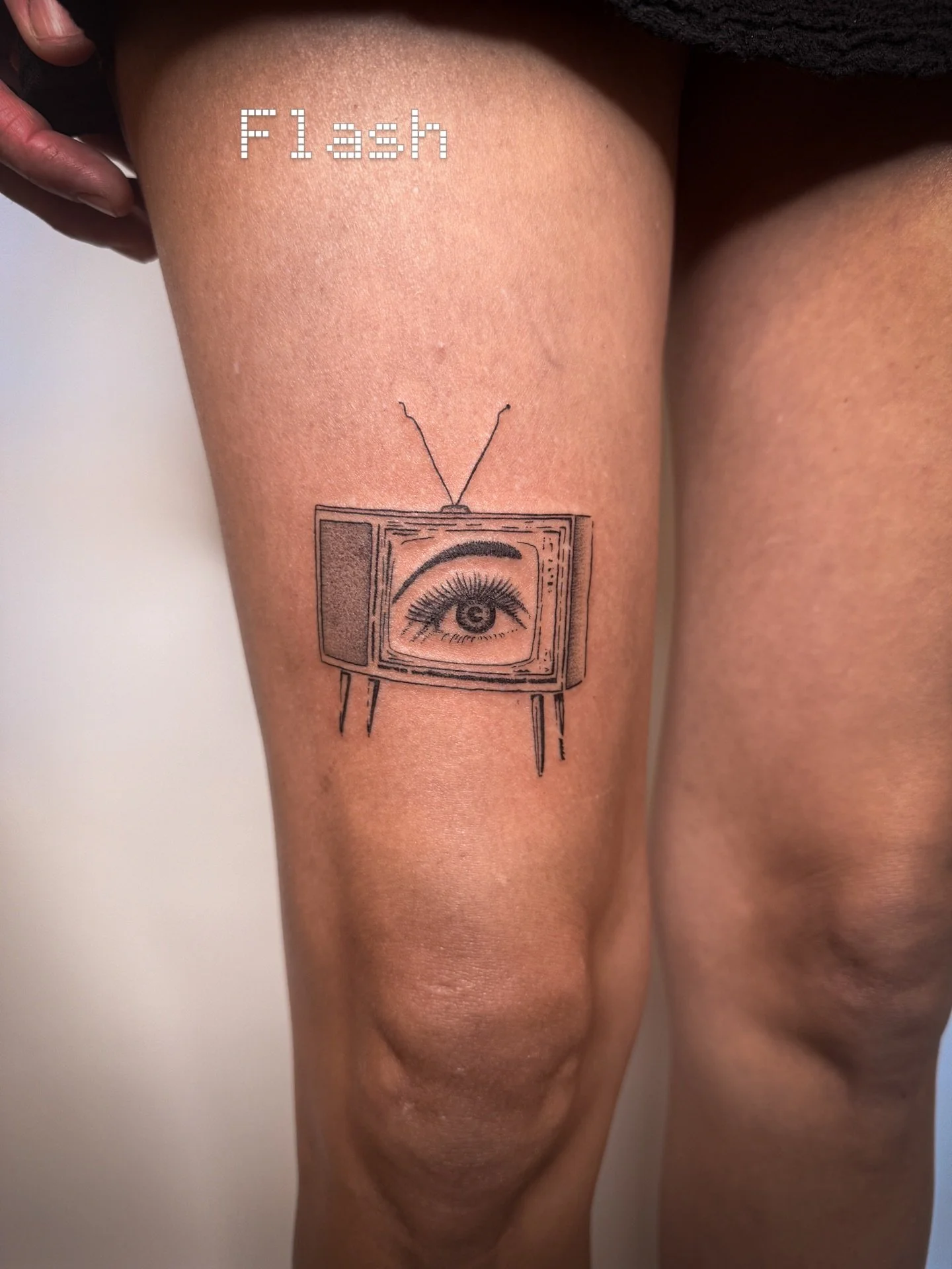 So many cool tattoos lately. I&rsquo;m so so blessed. Books are open for November and December in LA.

Thank you all 💙🏡 @twicerabbittattoo