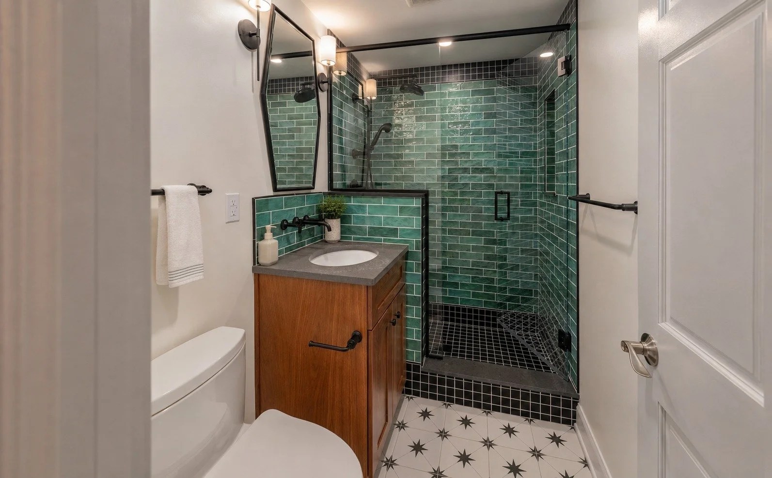 The smallest room in the house decided to have the most personality, and we fully support it. Green tile, star-patterned floors, warm wood, and absolutely no interest in being boring. 💚