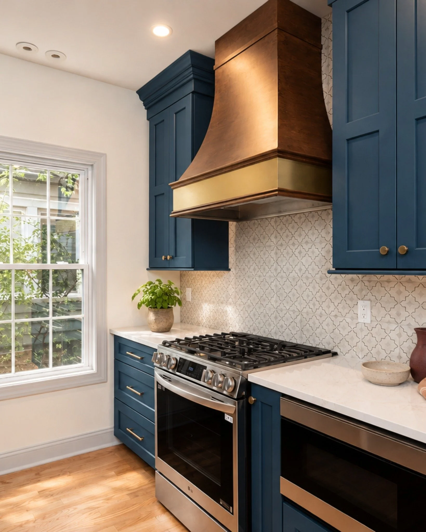 We kept this kitchen&rsquo;s existing layout, widened the opening to the kitchenette and mudroom, and carried continuous flooring through the kitchen and nook for a seamless feel. A new backsplash brought another layer of detail, while moving the clo