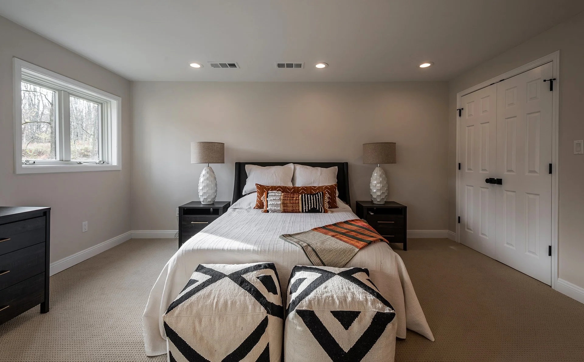  Bedroom, Basement, Interior 