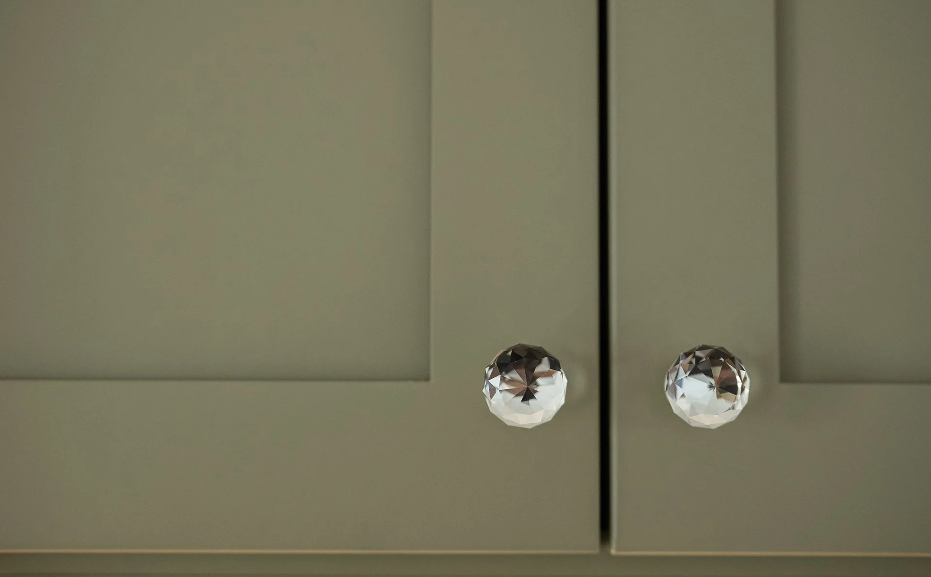  Cabinets, Interior, Details 