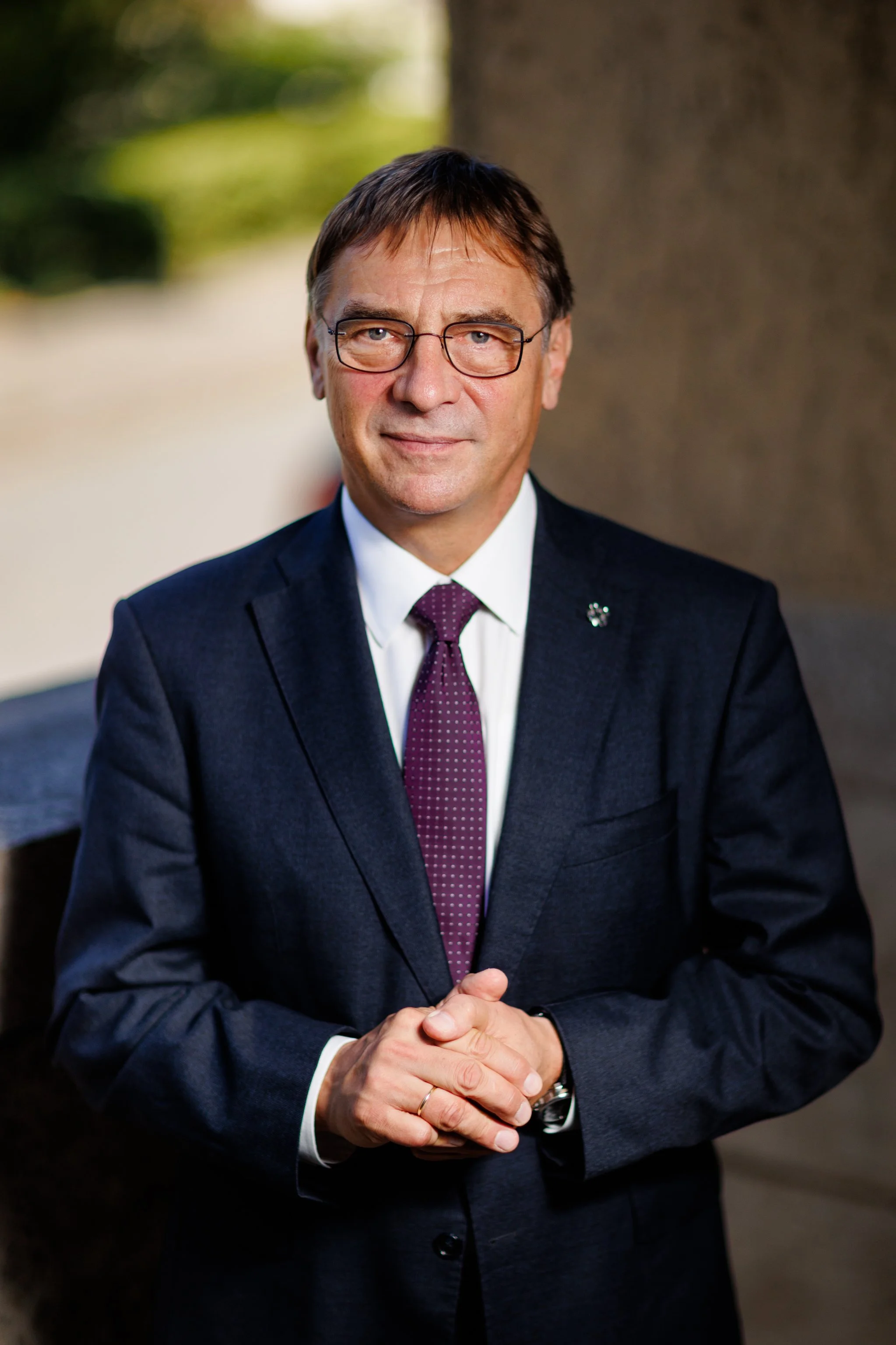 Kirchenpräsident a. D. Volker Jung für die Evangelische Kirche in Hessen und Nassau.