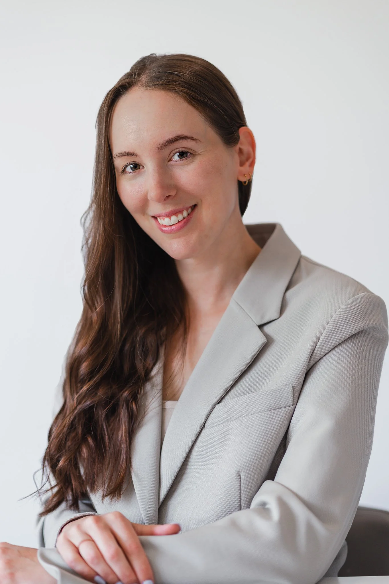 Femme professionnelle, confidentialité, travailleuse sociale