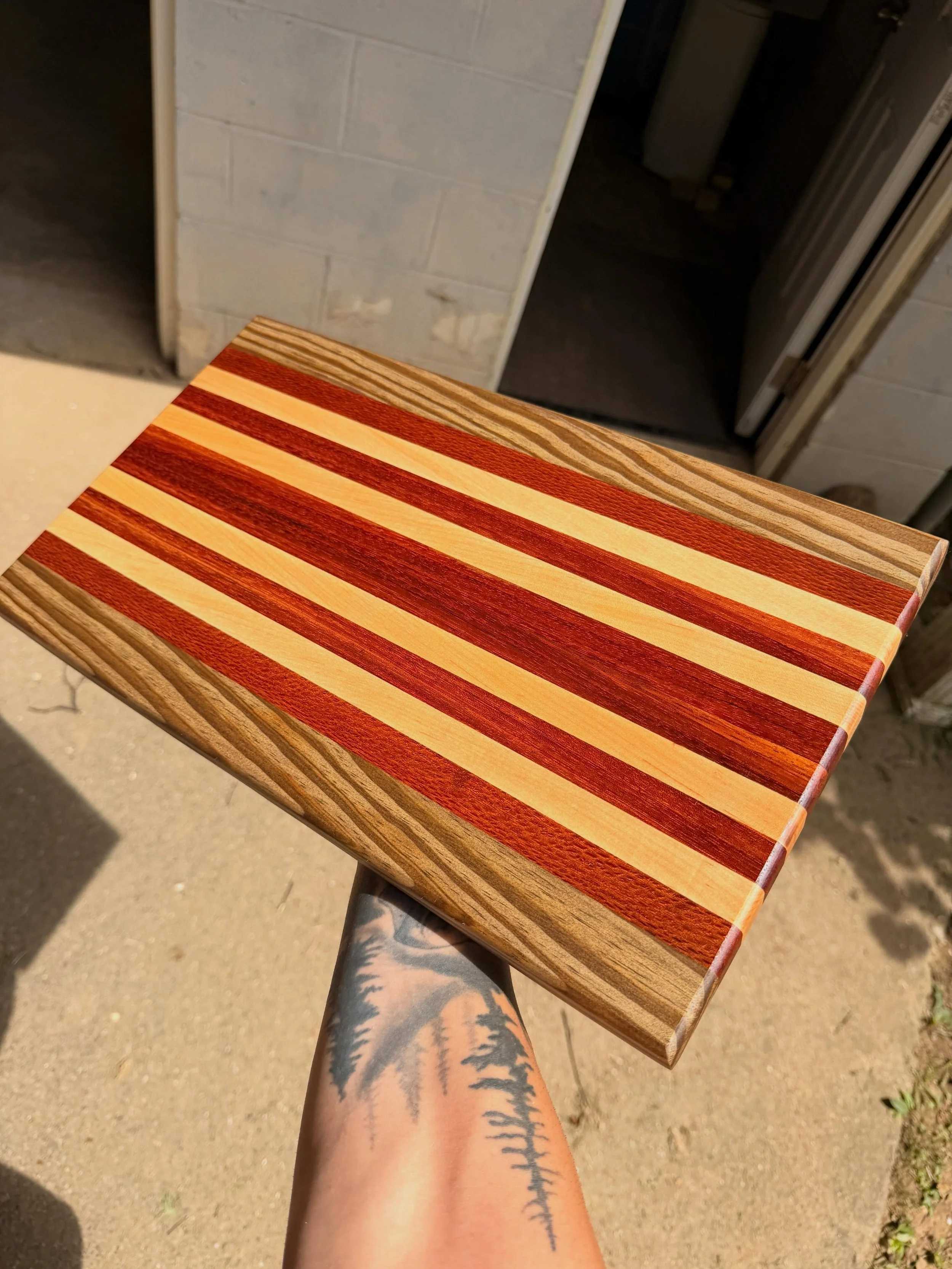 First custom cutting board going out! Layers of oak, leopard, maple, and Brazilian cherry 🪵🔥

Order your custom piece through the website, Etsy, or just shoot me a dm on here!
#wood #woodworking #woodcraft #cuttingboard