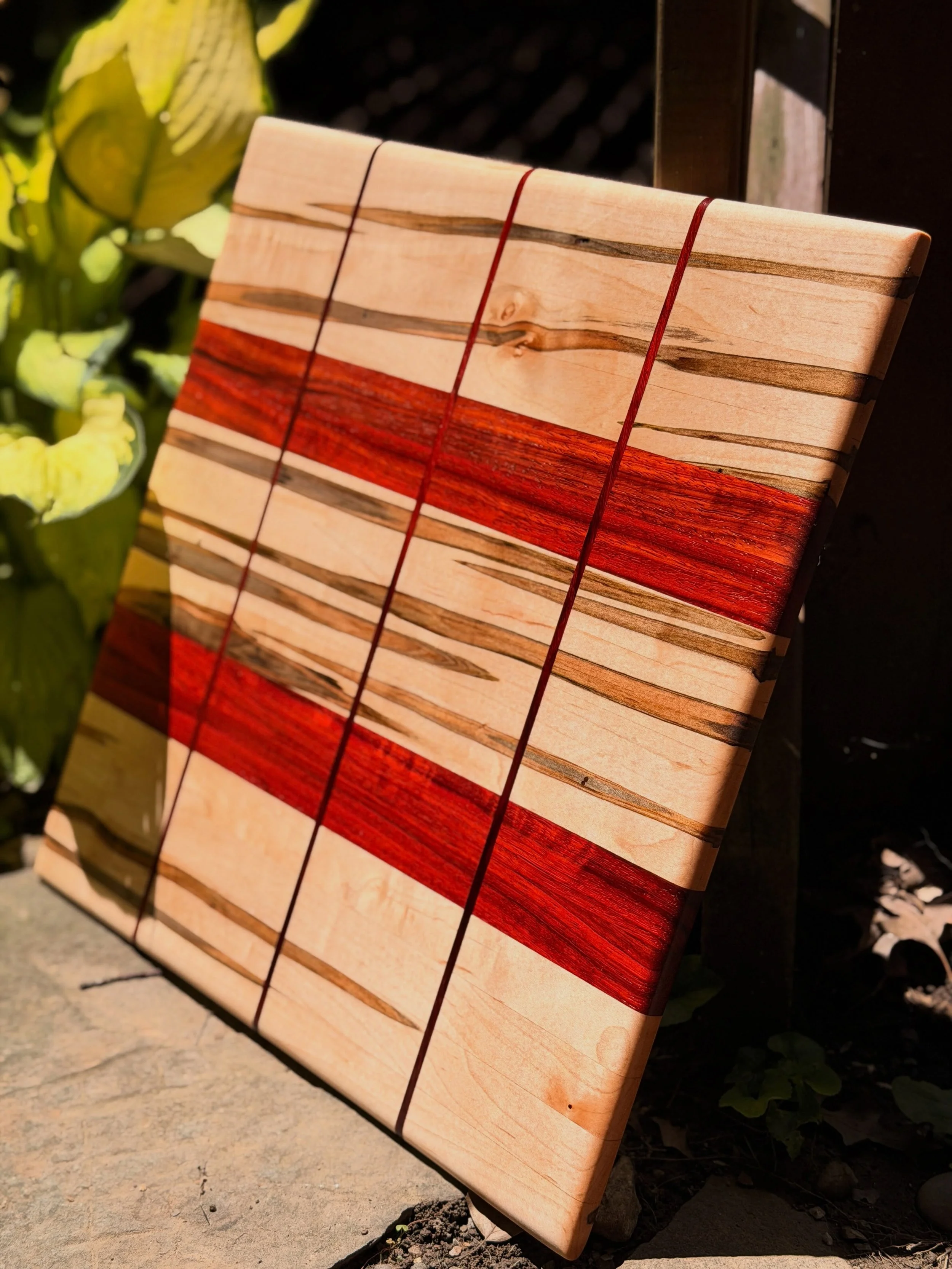 Bold and beautiful, this is a piece of art you need in your kitchen. Made with Ambrosia Maple and Padauk 🪵🔥

Pick up through the link in my shop or shoot me a dm!

#timberandflame #woodworking #woodcraft #cuttingboard #handmade