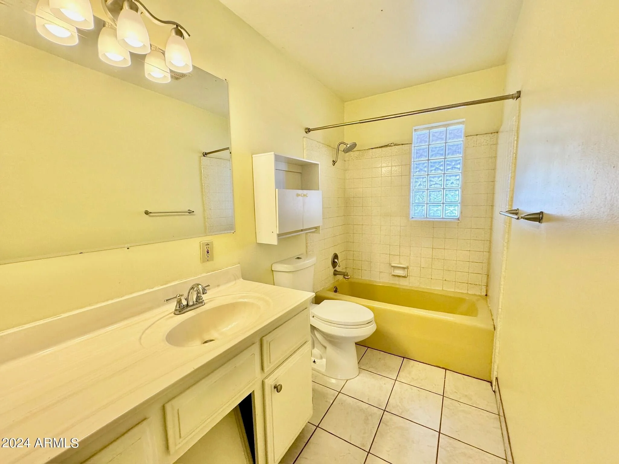hall bathroom.jpg