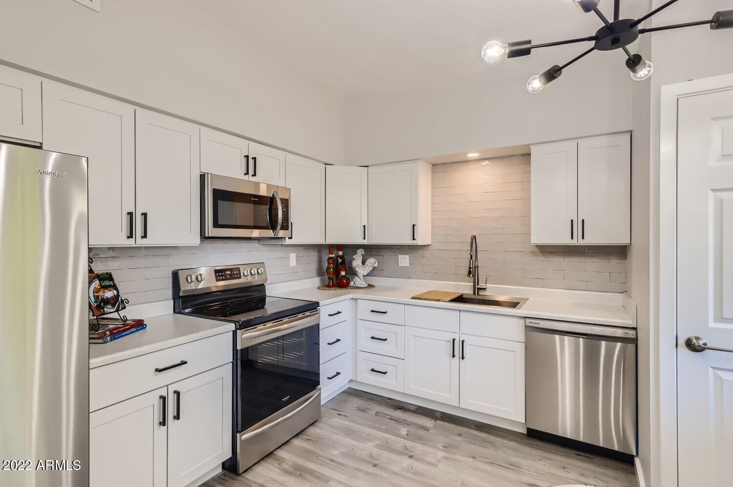 kitchen 2.jpg