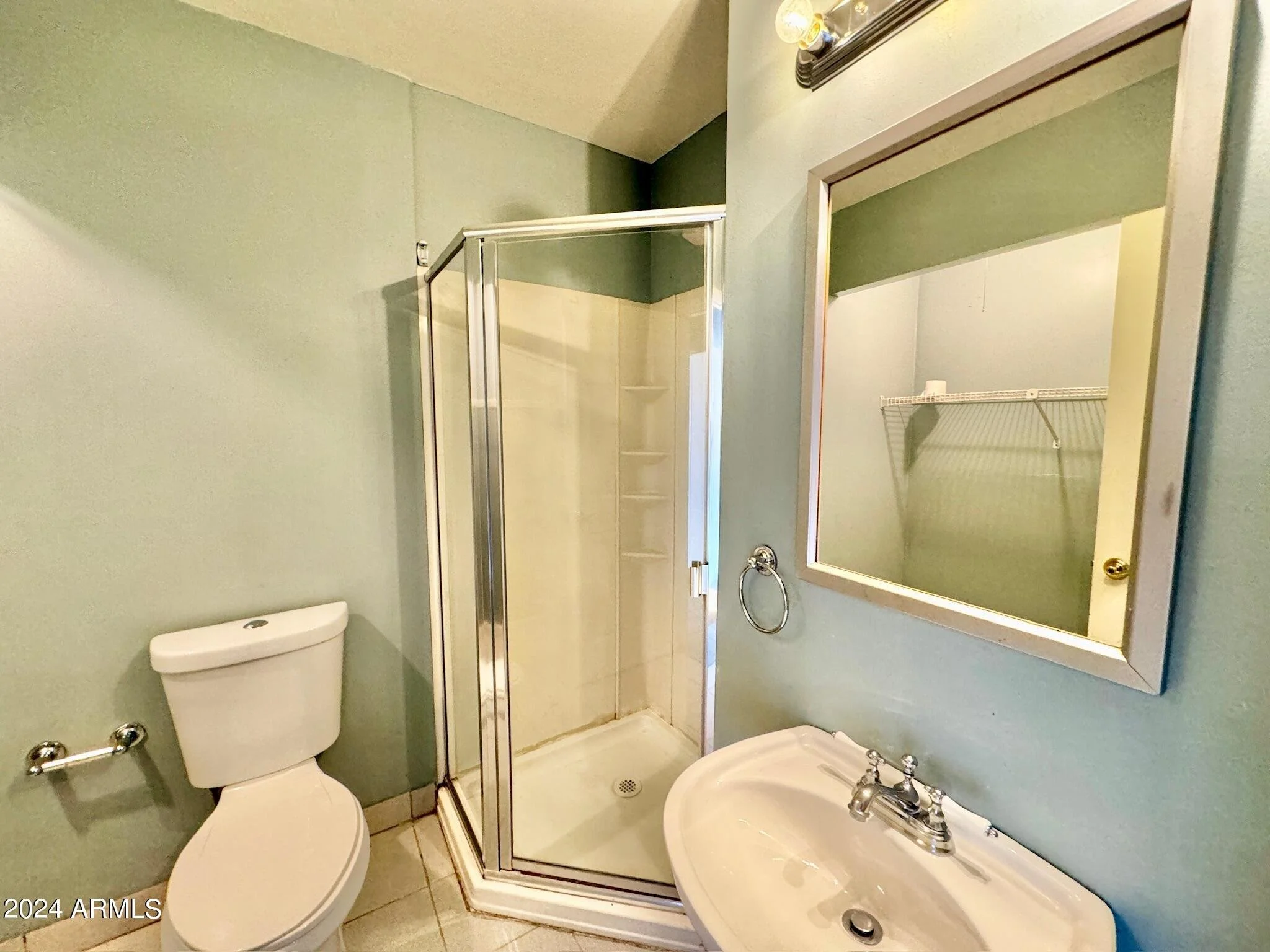 second bathroom.jpg